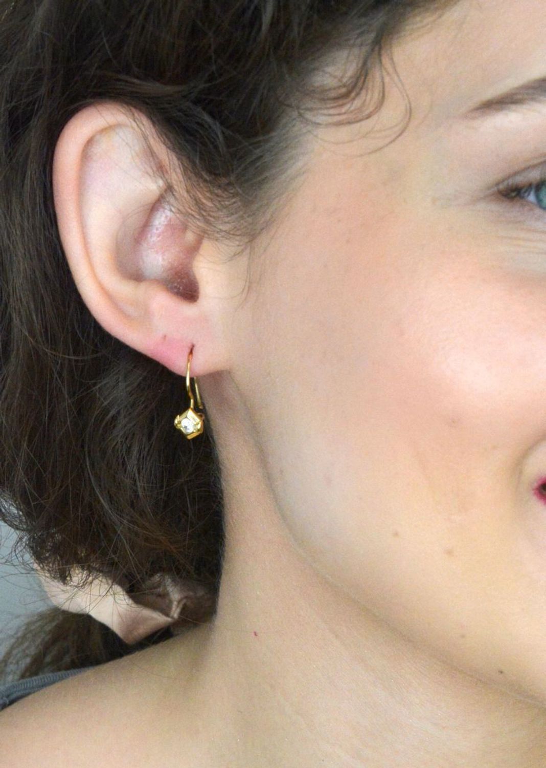 Kolczyki złote Apart wiszące romby z cyrkoniami na bigiel, próba 585 DIA-KLC-1100-585.  Złote kolczyki zapinane na bigiel. Złote kolczyki wykonane z najwyższej jakości 2.jpg