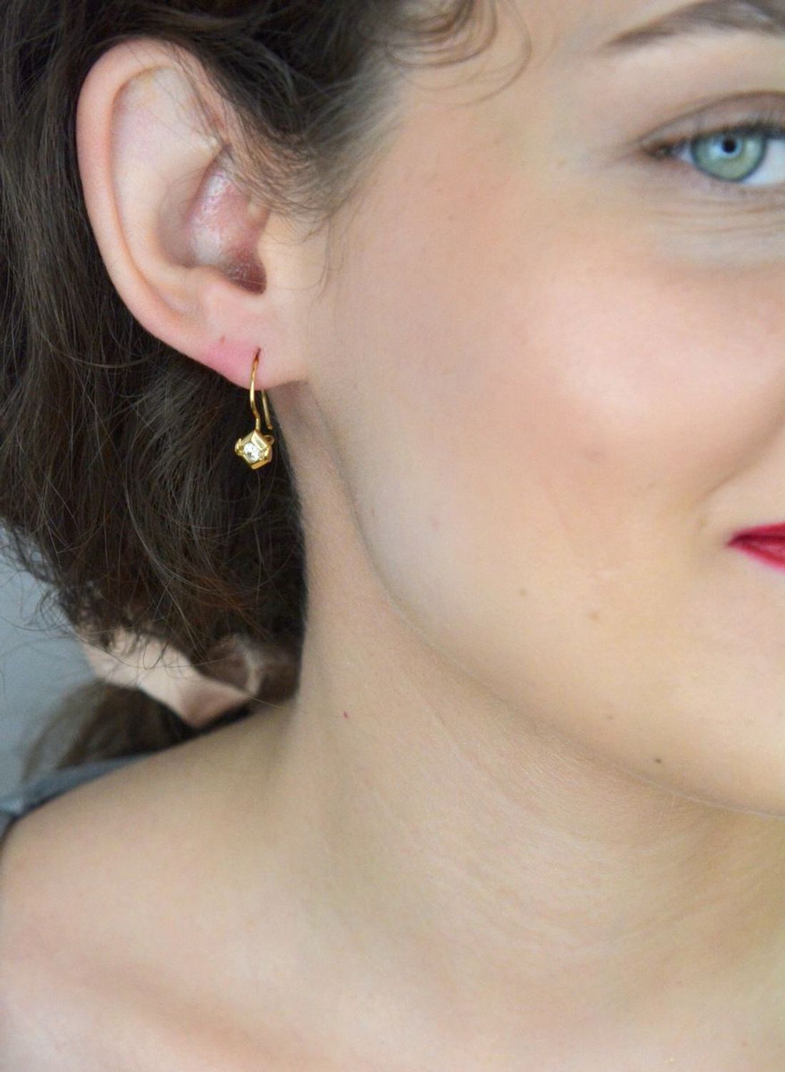 Kolczyki złote Apart wiszące romby z cyrkoniami na bigiel, próba 585 DIA-KLC-1100-585.  Złote kolczyki zapinane na bigiel. Złote kolczyki wykonane z najwyższej jakości 2.jpg