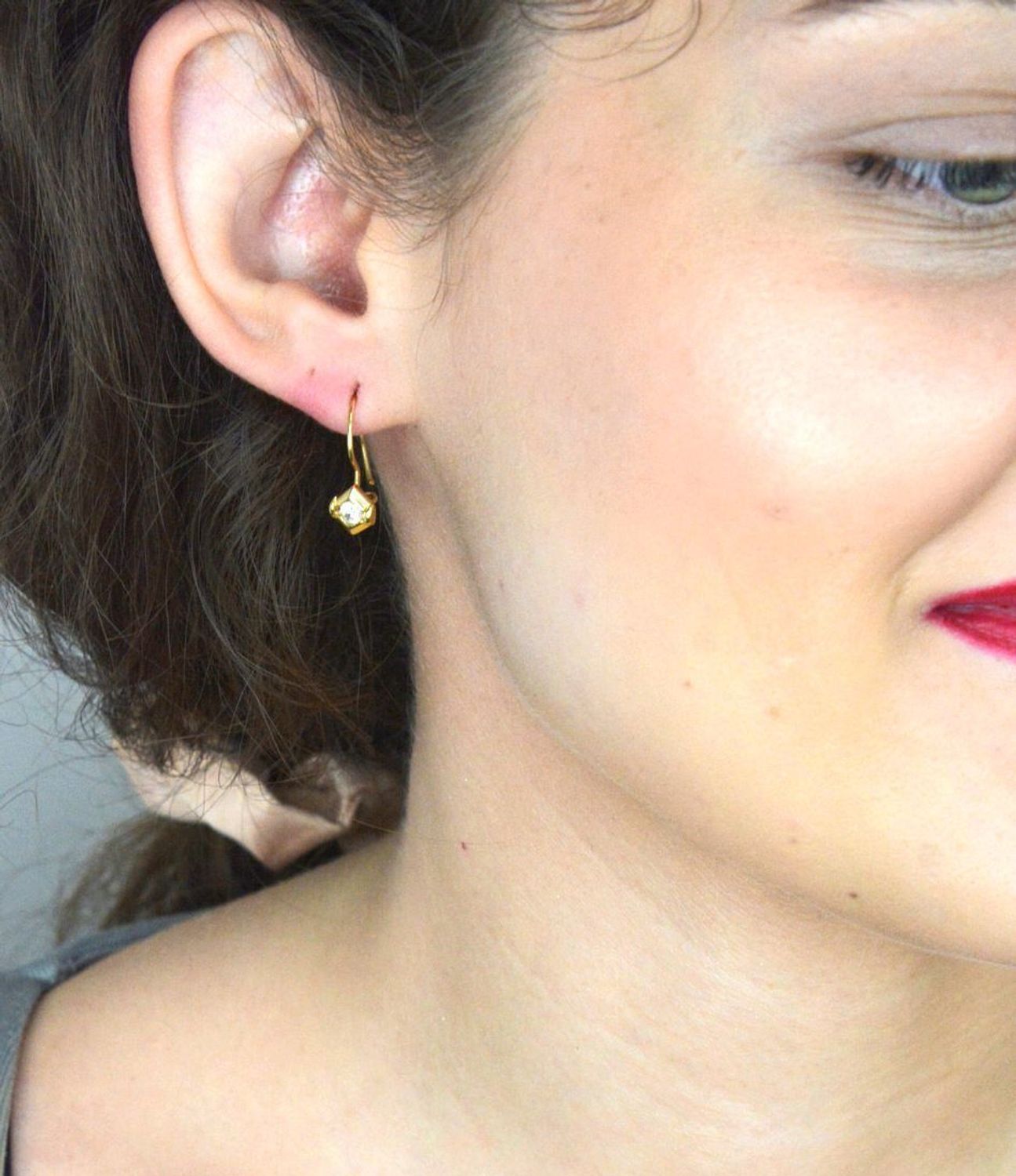 Kolczyki złote Apart wiszące romby z cyrkoniami na bigiel, próba 585 DIA-KLC-1100-585.  Złote kolczyki zapinane na bigiel. Złote kolczyki wykonane z najwyższej jakości 2.jpg