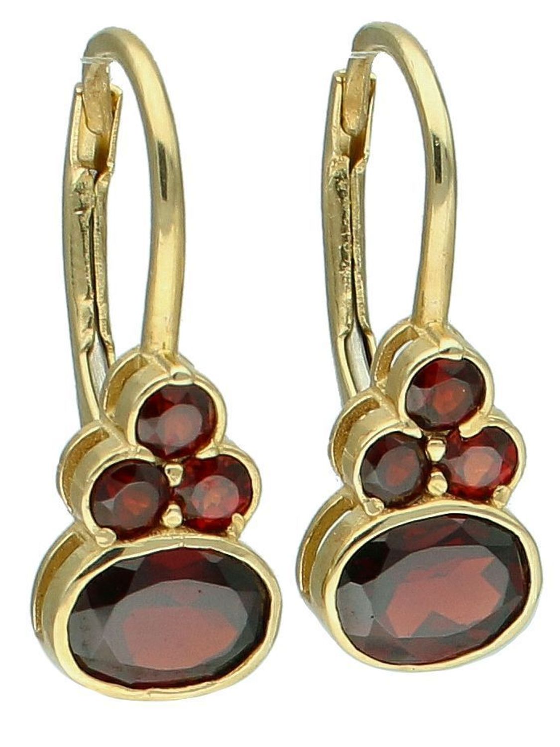 Kolczyki złote z rubinem pr 585, DIA-KLC-11046-585 Przepiękne, złote kolczyki w oryginalnej i ponadczasowej formie ozdobione rubinem. Kolczyki urzekają delikatną i prostą formą, która spodoba się 1.jpg