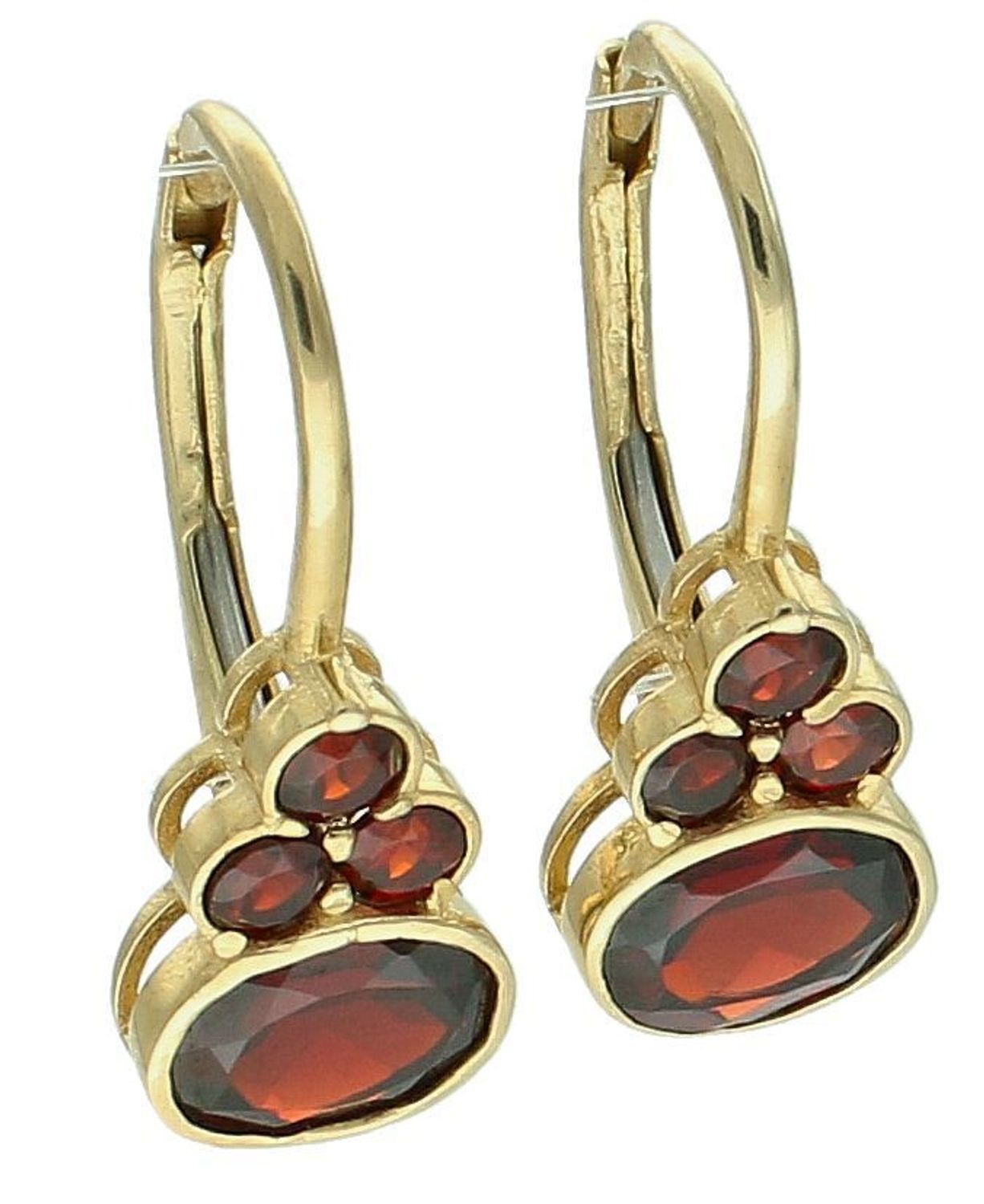 Kolczyki złote z rubinem pr 585, DIA-KLC-11046-585 Przepiękne, złote kolczyki w oryginalnej i ponadczasowej formie ozdobione rubinem. Kolczyki urzekają delikatną i prostą formą, która spodoba się 1.jpg