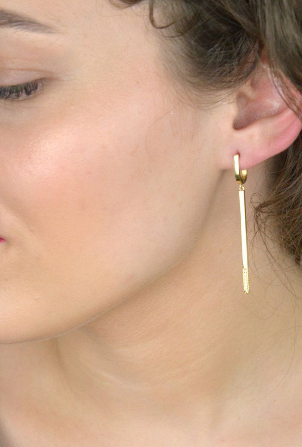 Kolczyki złote wiszące patyczki z cyrkoniami pr 585, DIA-KLC-11108-585 Kolczyki złote w formie wiszących patyczków, wykonane z wysokiej jakości złota próby 585, 1.jpg