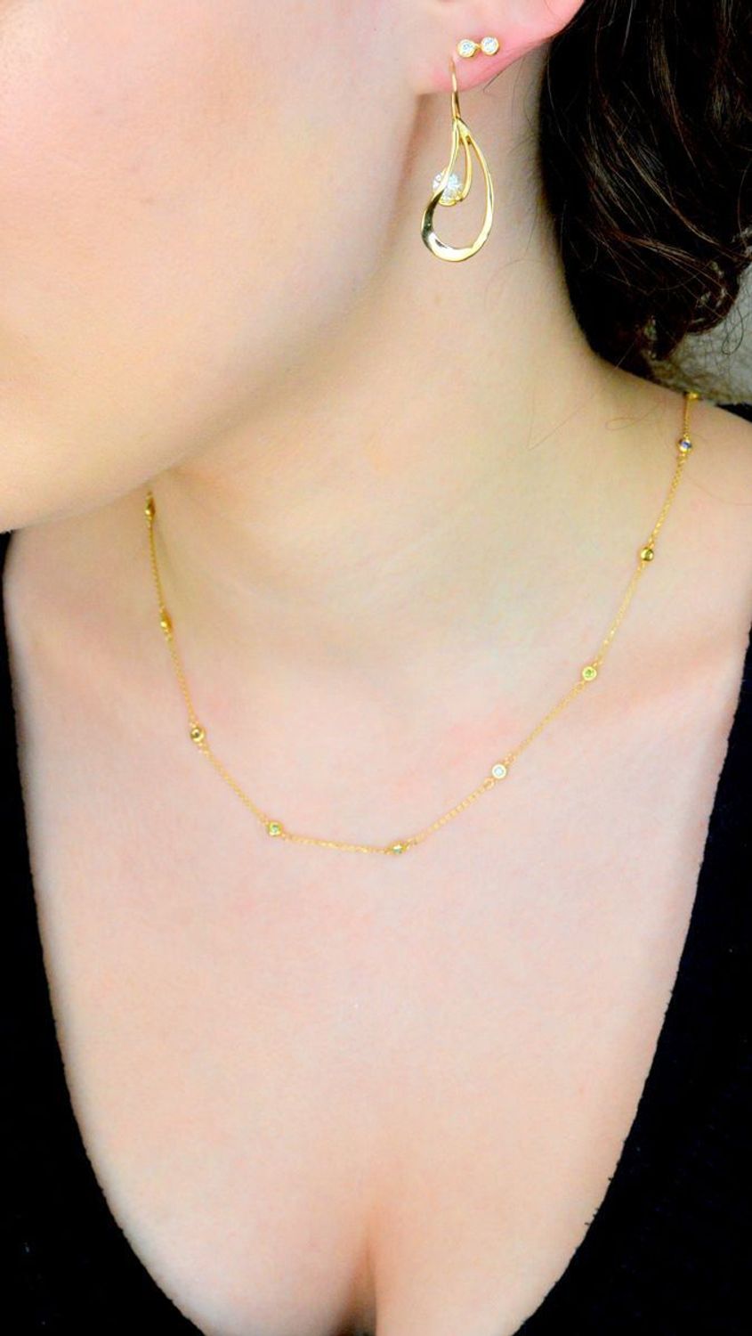 Kolczyki złote łezki wiszące z cyrkonią 585, DIA-KLC-11113-585.  Złote kolczyki zostały wykonane z wysokiej jakości złota próby 585. Złote kolczyki w formie łezki, ozdobione białą 1.jpg