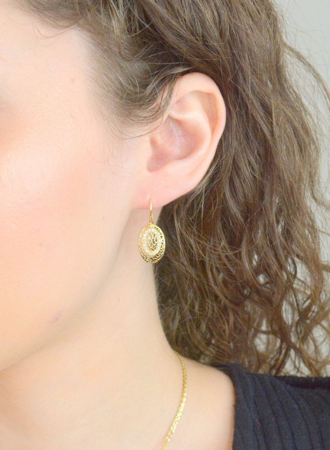 Kolczyki złote wiszące ażurowe owale z cyrkoniami, próba 585. Duże złote kolczyki. Pokaźna złota biżuteria. Kolczyki wiszące złote. Prezent dla kobiety. Złota biżuteria. Modne kolczyki. 1.jpg