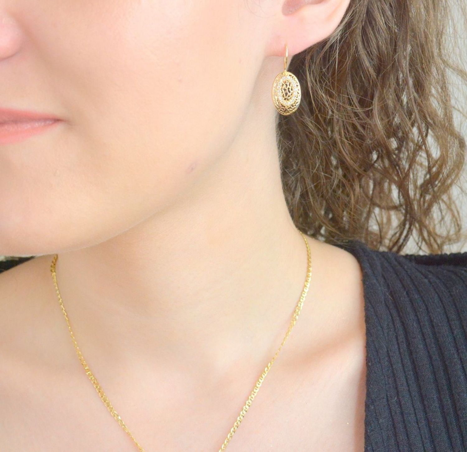 Kolczyki złote wiszące ażurowe owale z cyrkoniami, próba 585. Duże złote kolczyki. Pokaźna złota biżuteria. Kolczyki wiszące złote. Prezent dla kobiety. Złota biżuteria. Modne kolczyki. 1.jpg