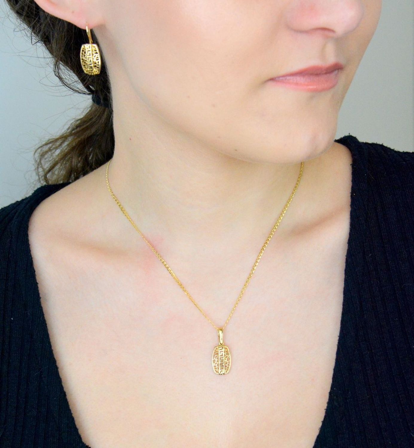 Kolczyki złote wiszące droga grecka pr 585, DIA-KLC-11123-585 Złote kolczyki zostały wykonane z najwyższej jakości złota próby 585. Złote kolczyki zostały ozdobione drogą grecką. Kunsztownie 1.jpg