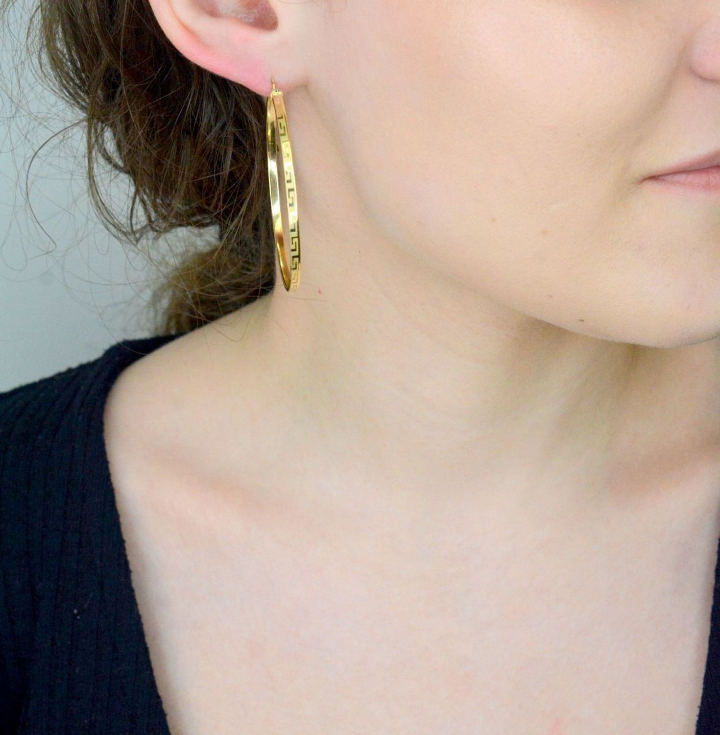 Kolczyki złote koła z drogą grecką pr 585, DIA-KLC-11131-585 Złote kolczyki wykonane z najwyższej jakości żółtego złota, próby 585. Kolczyki w formie koła ozdobione drogą grecką.1.jpg