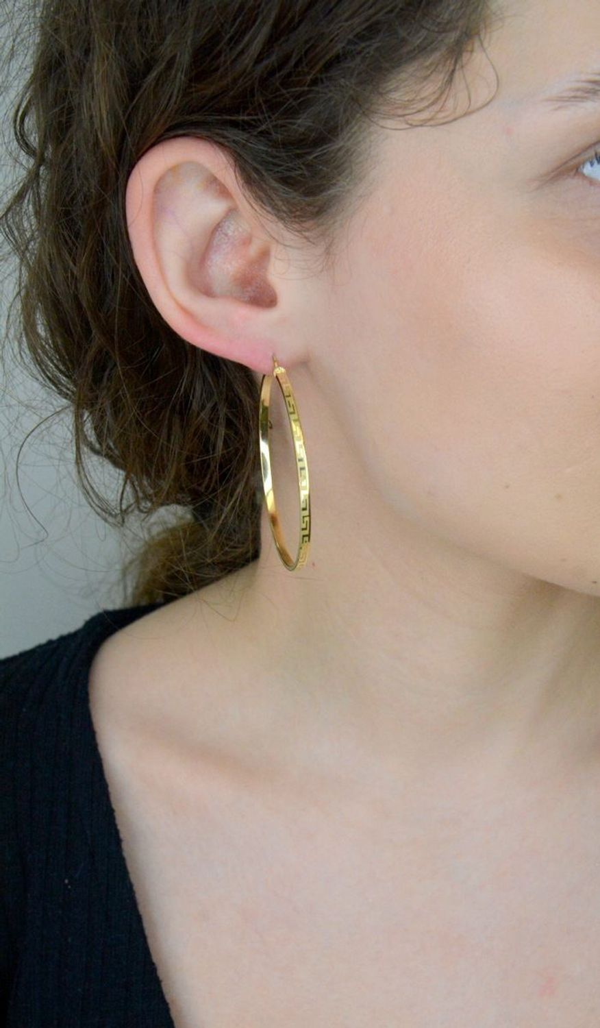 Kolczyki złote koła z drogą grecką pr 585, DIA-KLC-11131-585 Złote kolczyki wykonane z najwyższej jakości żółtego złota, próby 585. Kolczyki w formie koła ozdobione drogą grecką.1.jpg