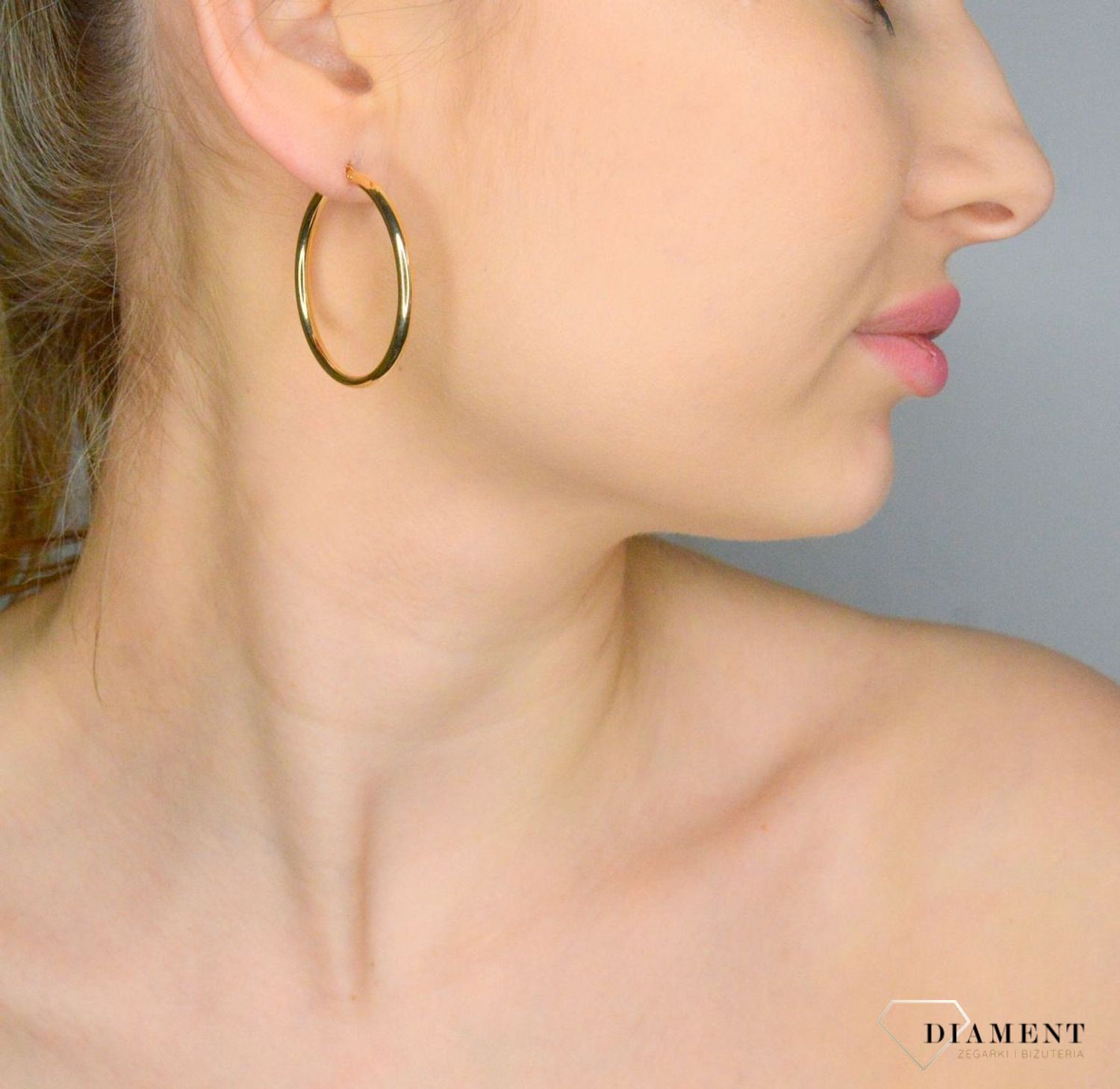 Złote kolczyki damskie 375 złote kolczyki koła DIA-KLC-11181-375  Damska złota biżuteria, to idealny pomysł na prezent. Złota kolczyki damskie o formie gładkich kółek. Kolczyki damskie wygodne i ponadczasowe..webp