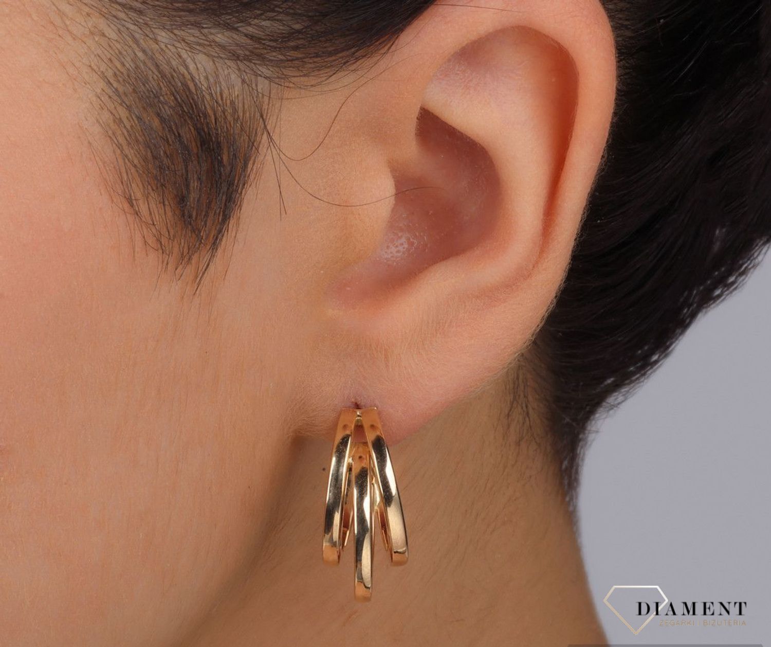 Złote kolczyki damskie 375 Potrójne złote kolczyki koła DIA-KLC-11191-375  Damska złota biżuteria, to idealny pomysł na prezent. Złota kolczyki damskie o formie gładkich kółek. Kolczyki damskie wygodne i ponadczasowe..webp