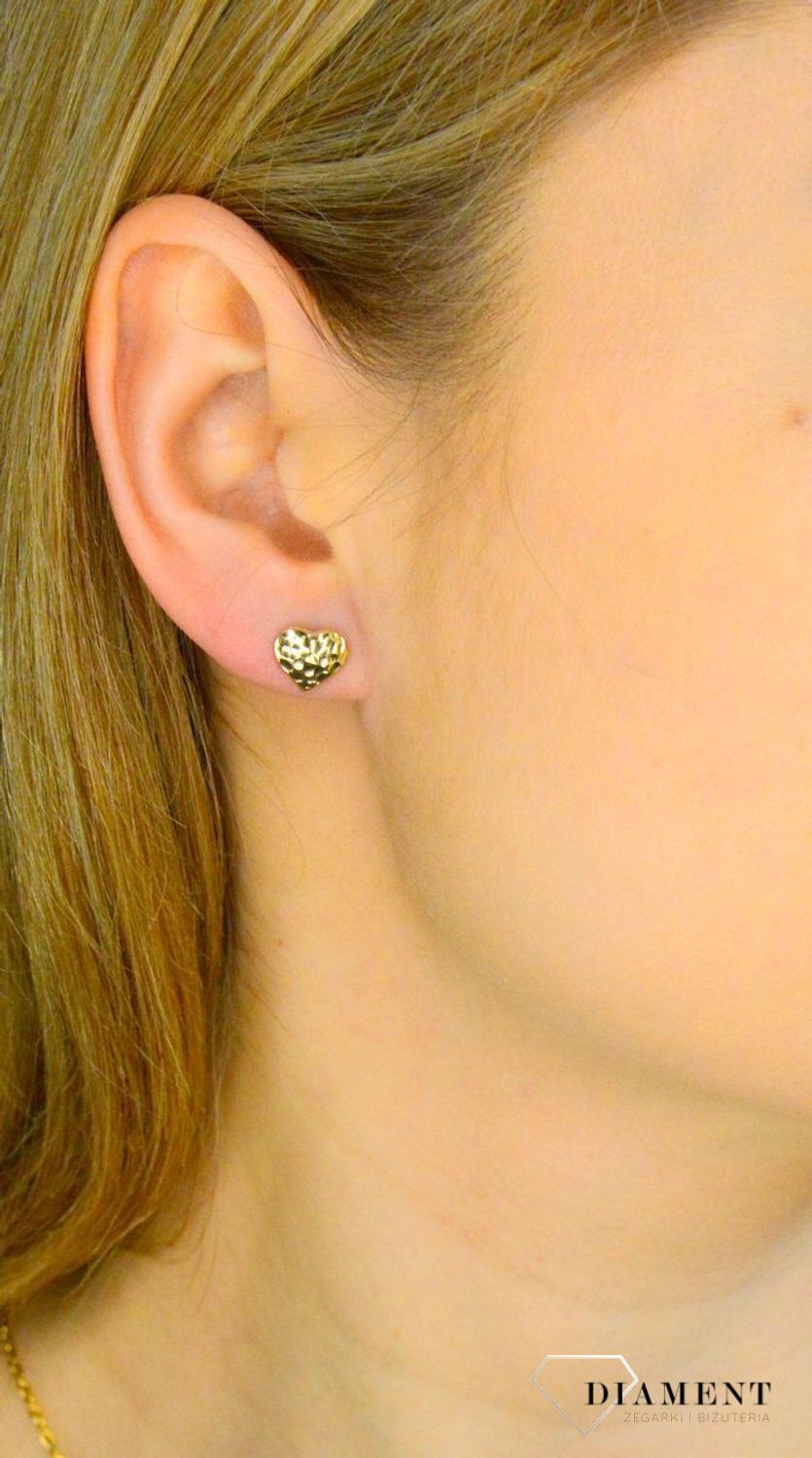 Kolczyki damskie złote 585 Wkrętki grawerowane serduszka DIA-KLC-11217-585.webp
