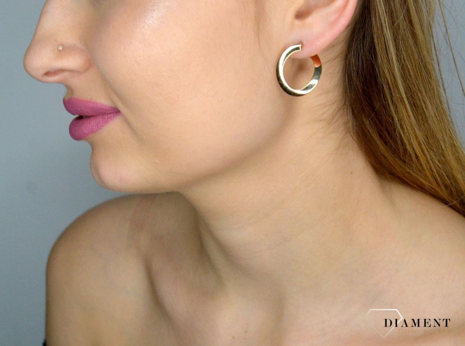 Kolczyki złote kółko z płaskim tyłem DIA-KLC-11253-375.Stylowe kolczyki wykonane z wysokiej jakości złota próby 375. Kolczyki mają kształt gładkiego kółka z płaskim tyłem. .webp