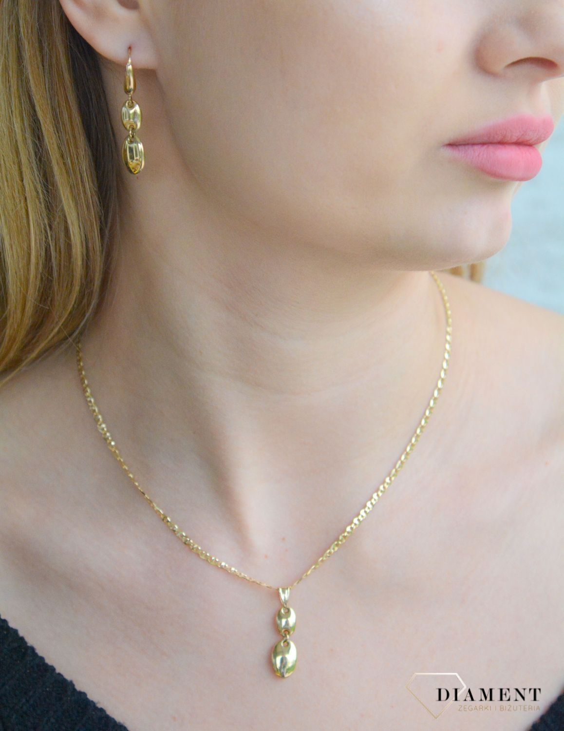 Złote kolczyki damskie 585 wiszące owalne blaszki DIA-KLC-11297-585. Złote kolczyki damskie. Złote kolczyki wiszące. Kolczyki złote wiszące. Kolczyki złote na bigiel. Kolczyki złote wiszące na prezent..jpg