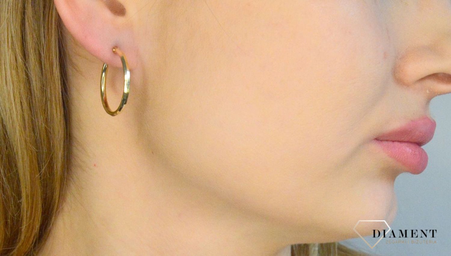 Kolczyki damskie złote 585 klasyczne kółka z diamentowym grawerowaniem DIA-KLC-11298-585. Złote kolczyki damskie. Kolczyki złote damskie kółka. Złote kolczyki koła. Złote kolczyki damskie na prezent..jpg