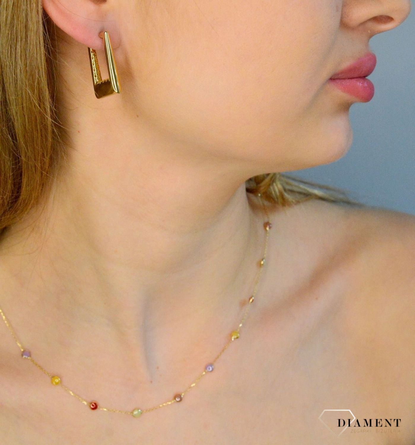 Kolczyki damskie złote 585 prostokąty z ozdobnym grawerowaniem wewnątrz DIA-KLC-11309-585. Złote kolczyki damskie. Kolczyki złote damskie klasyczne. Złote kolczyki eleganckie. Złote kolczyki damskie na prezent..jpg