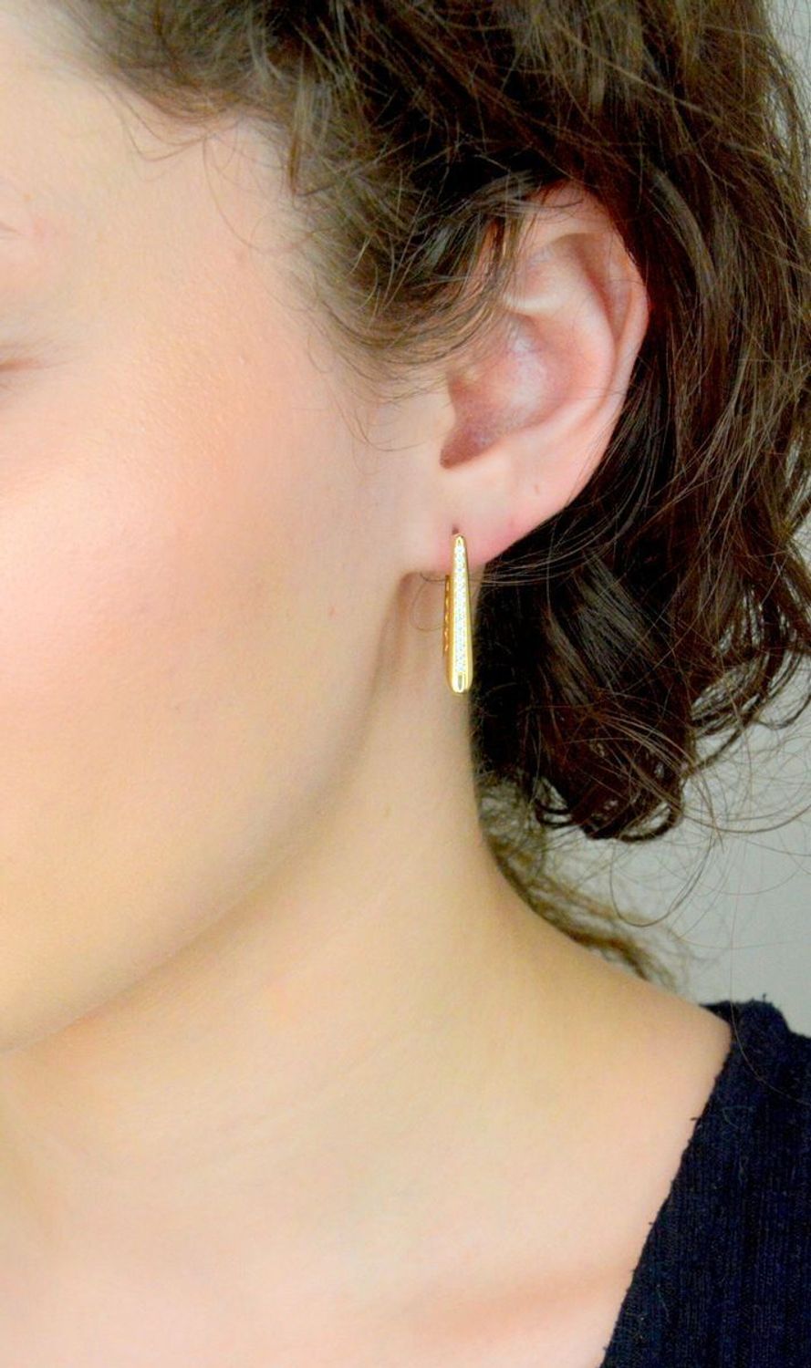 Złote kolczyki damskie 585 prostokąty z ażurowym zdobieniem i cyrkoniami DIA-KLC-11310-585.jpg