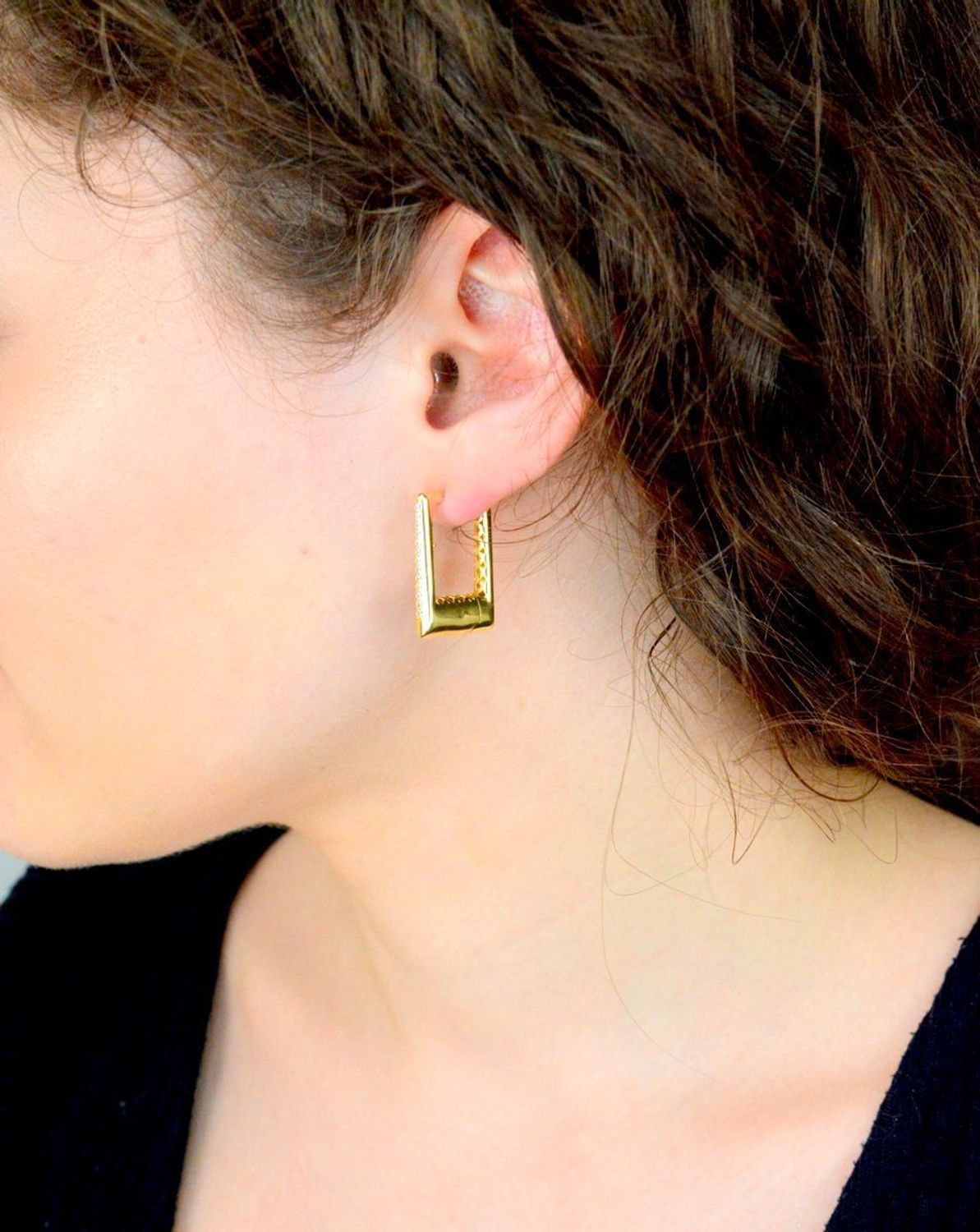 Złote kolczyki damskie 585 prostokąty z ażurowym zdobieniem i cyrkoniami DIA-KLC-11310-585.jpg