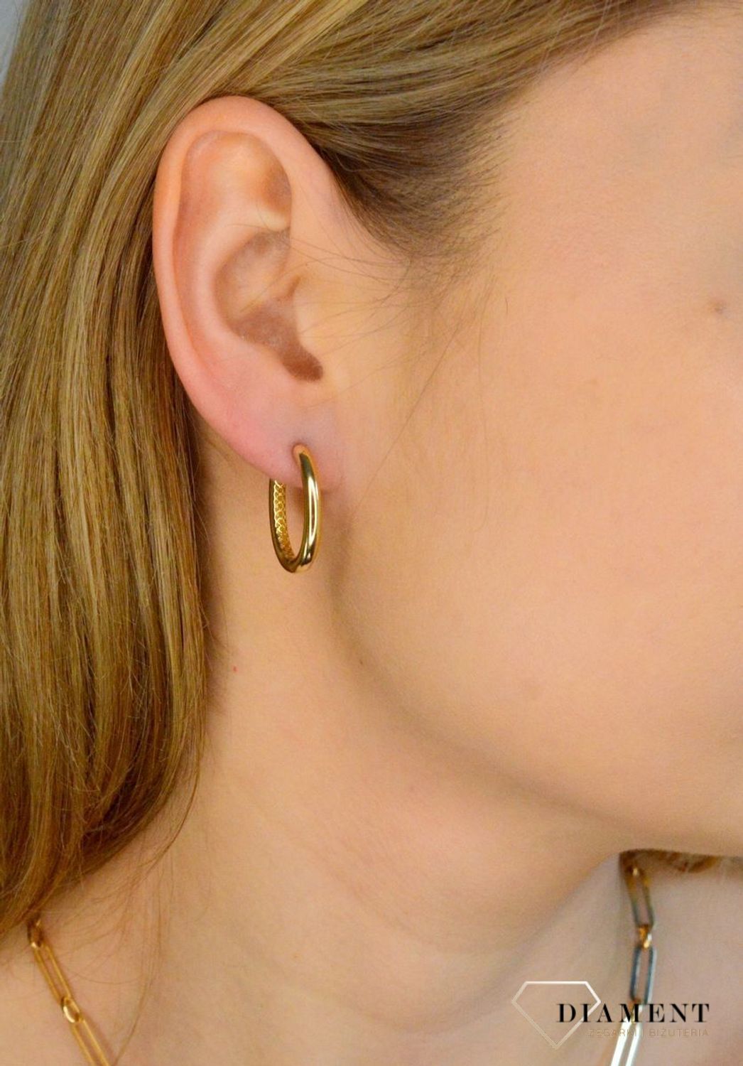 Kolczyki damskie złote 585 owalne gładkie kółka DIA-KLC-11313-585. Złote kolczyki damskie. Złote kolczyki owalne. Kolczyki złote owalne koła. Kolczyki złote damskie na prezent..jpg