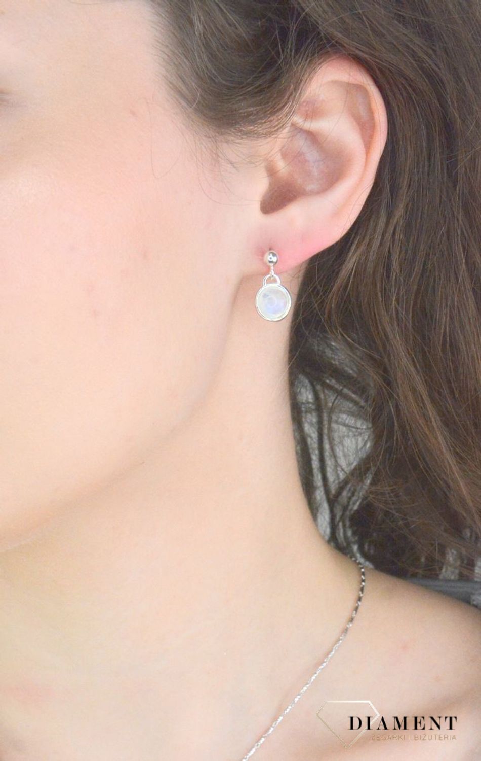 Srebrne kolczyki damskie 925 wiszące z kamieniem księżycowym DIA-KLC-11327-925. Srebrne kolczyki damskie z kamieniem naturalnym. Srebrne kolczyki z kamieniem naturalnym są doskonałym pomysłem na prezent.1.jpg