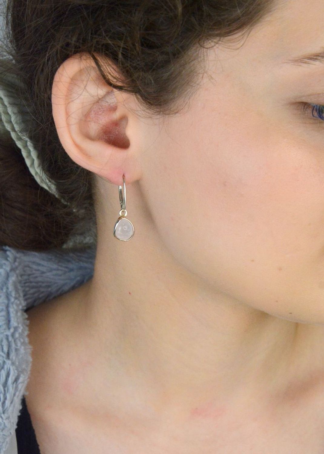 Srebrne kolczyki damskie 925 wiszące z różowym kwarcem.jpg