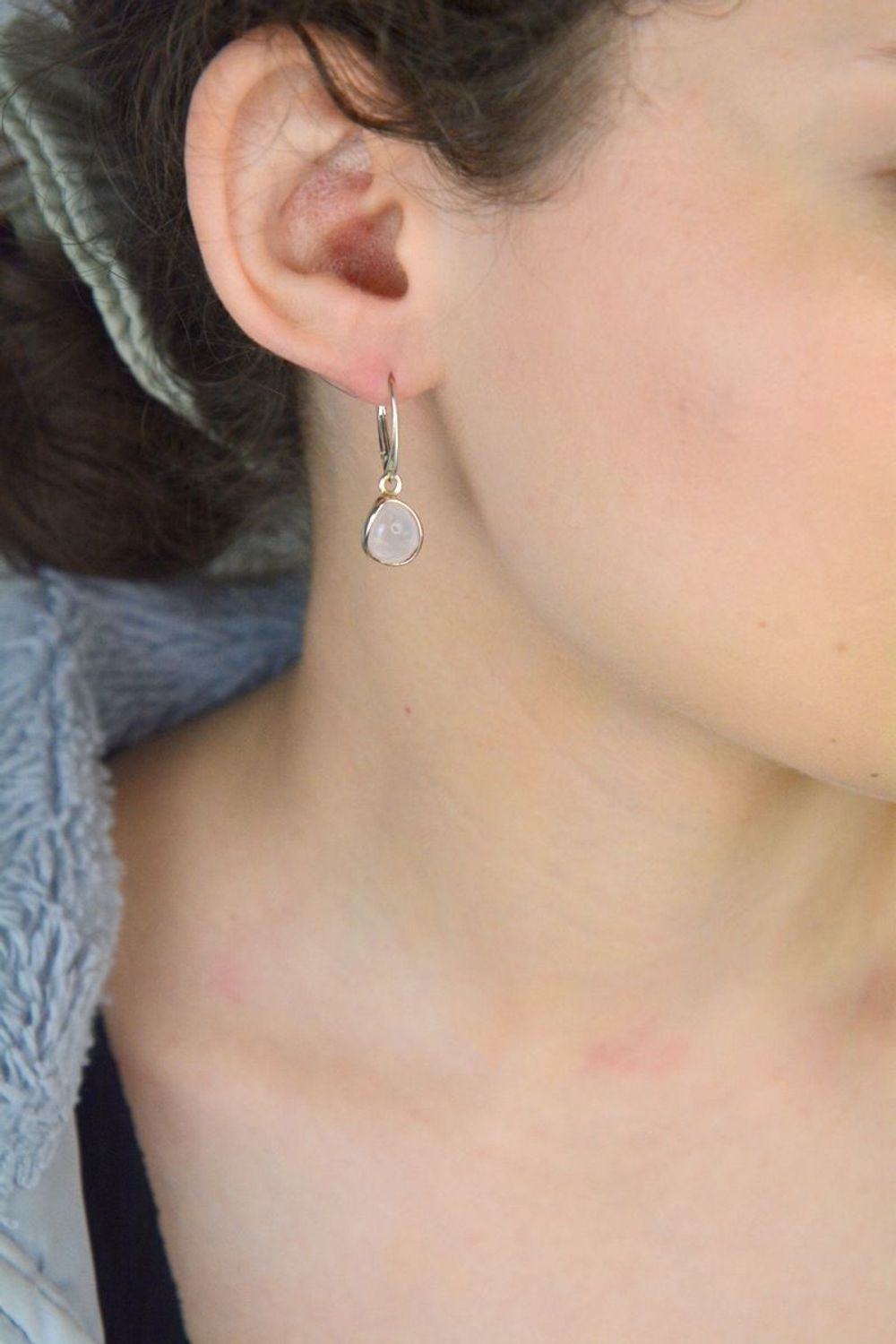 Srebrne kolczyki damskie 925 wiszące z różowym kwarcem.jpg