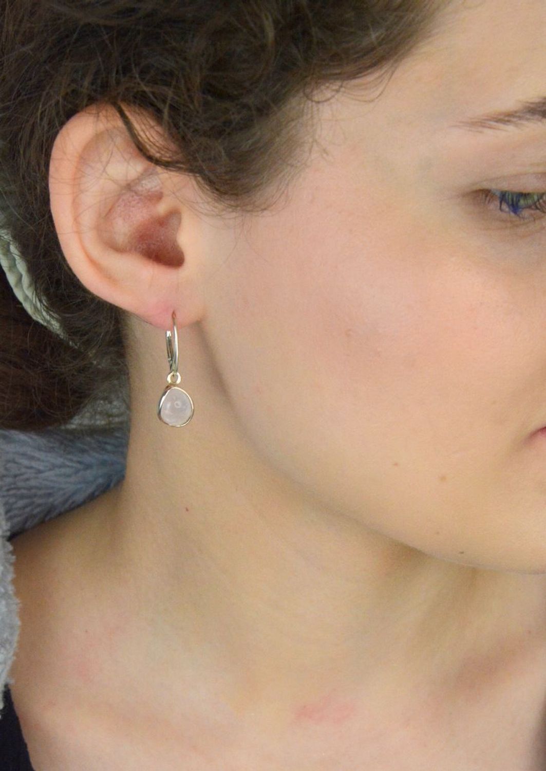 Srebrne kolczyki damskie 925 wiszące z różowym kwarcem.jpg