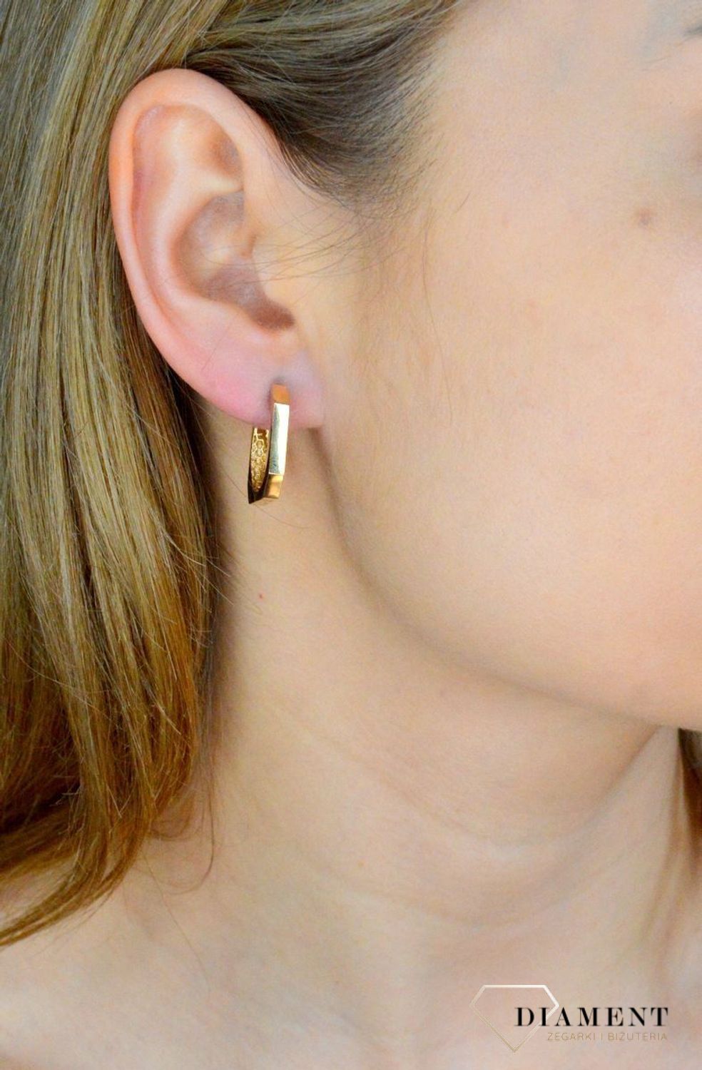 Złote kolczyki damskie 585 kwadratowe na zatrzask DIA-KLC-11340-585.  Złote kolczyki damskie. Złote kolczyki kwadratowe. Kolczyki złote na zatrzask. Złote geometryczne kolczyki na prezent..jpg