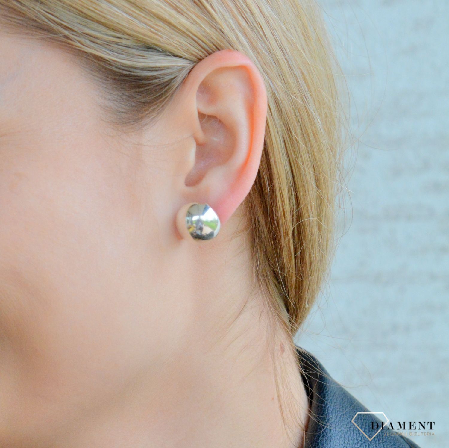 Srebrne kolczyki damskie 925 gładkie półkule DIA-KLC-11370-925. Srebrne kolczyki damskie. Kolczyki srebrne gładkie półkule. Gładkie srebrne wkrętki. Srebrne klasyczne kolczyki damskie na prezent.11.jpg