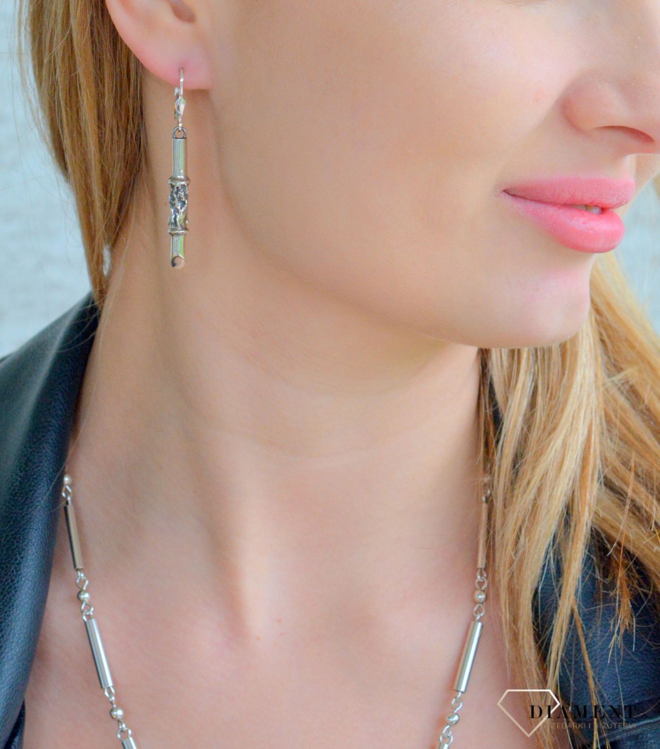 Srebrne kolczyki 925 wiszące walce oksydowane DIA-KLC-11372-925. Srebrne kolczyki damskie. Srebrne kolczyki wiszące. Kolczyki srebrne wiszące z grawerowaniem. Srebrne kolczyki oksydowane na prezent.1.jpg