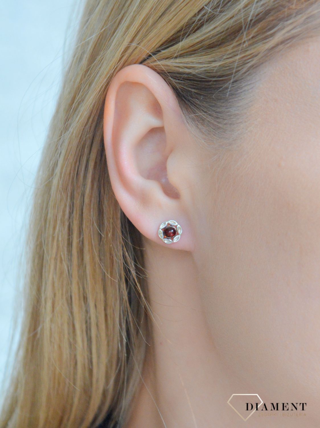 Srebrne kolczyki damskie Kwiatki z bursztynem bałtyckim wkrętki DIA-KLC-11394-925. Srebrne kolczyki damskie wkrętki. Srebrne kolczyki z  bursztynem. Kolczyki srebrne z bursztynem na prezent.11.jpg