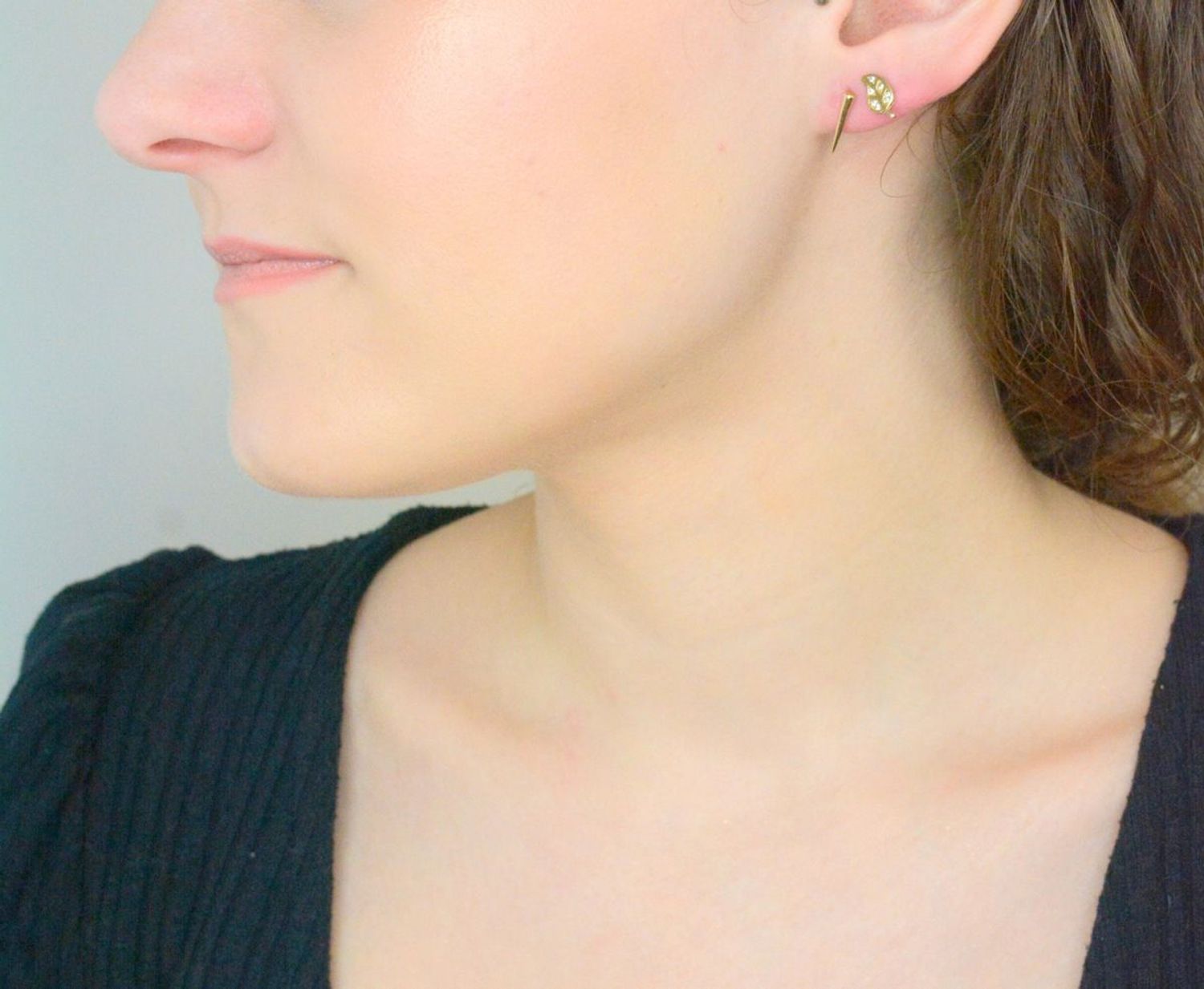 Złote kolczyki listki z białymi cyrkoniami DIA-KLC-11406-333.jpg