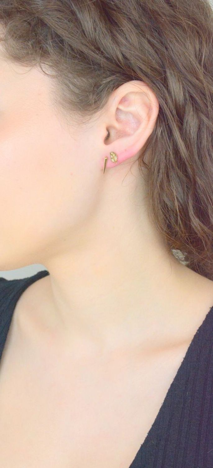 Złote kolczyki listki z białymi cyrkoniami DIA-KLC-11406-333.jpg