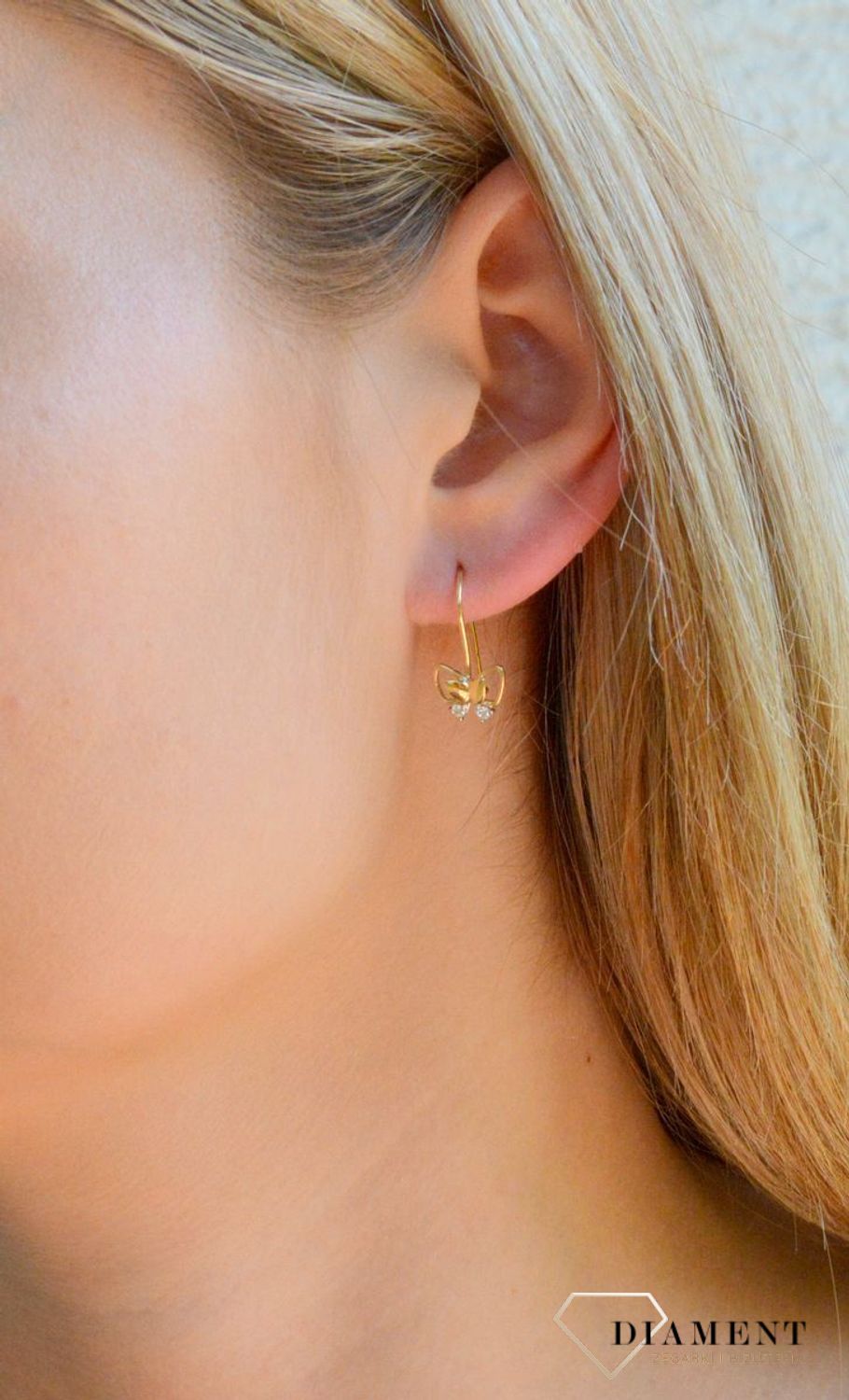 Złote kolczyki damskie 585 wiszące motylki z cyrkoniami DIA-KLC-11425-585. Złote kolczyki damskie. Złote kolczyki wiszące dla dziewczynki. Kolczyki złote z cyrkoniami. Złote kolczyki wiszące na prezent (1).jpg