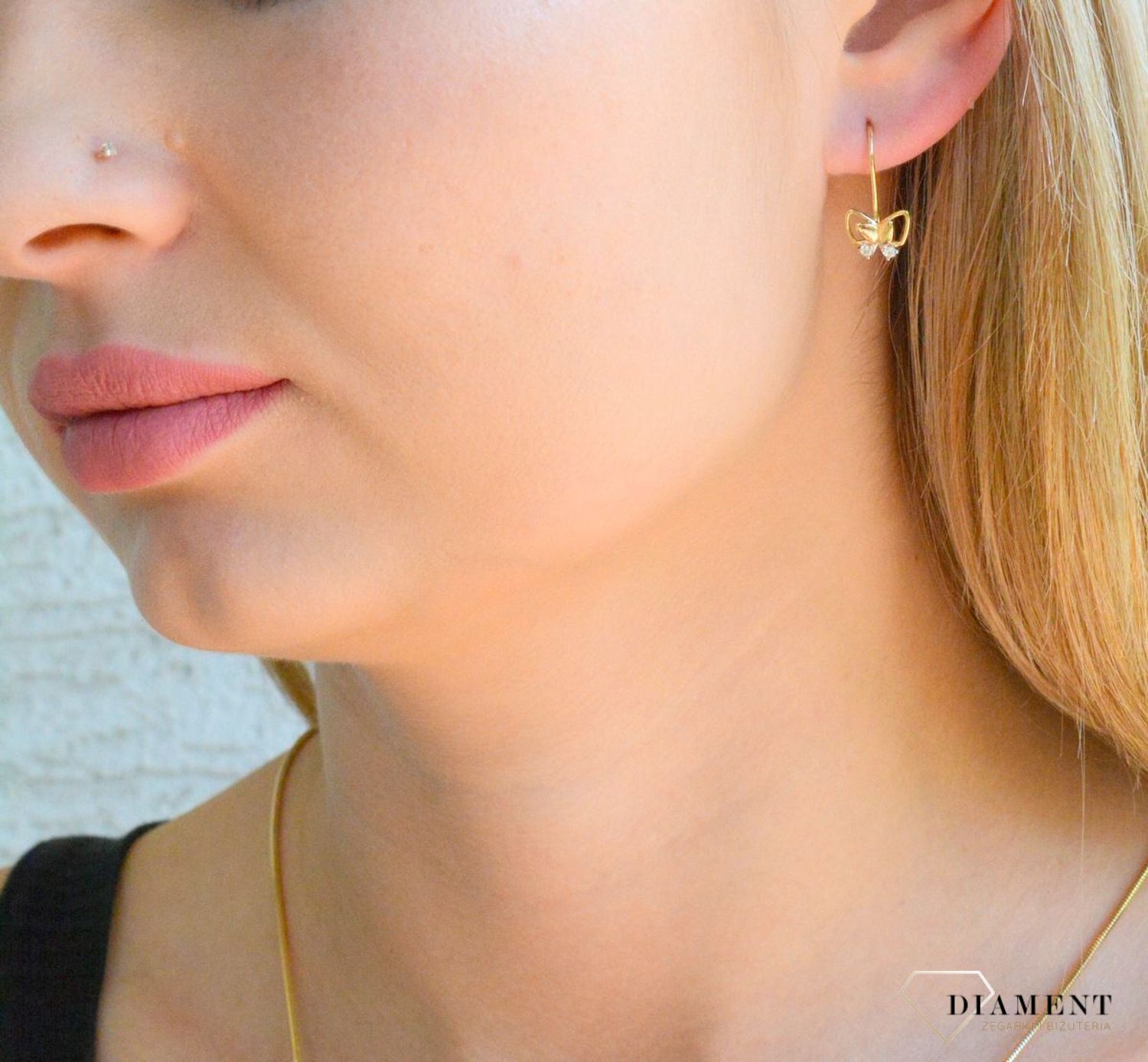 Złote kolczyki damskie 585 wiszące motylki z cyrkoniami DIA-KLC-11425-585. Złote kolczyki damskie. Złote kolczyki wiszące dla dziewczynki. Kolczyki złote z cyrkoniami. Złote kolczyki wiszące na prezent (1).jpg
