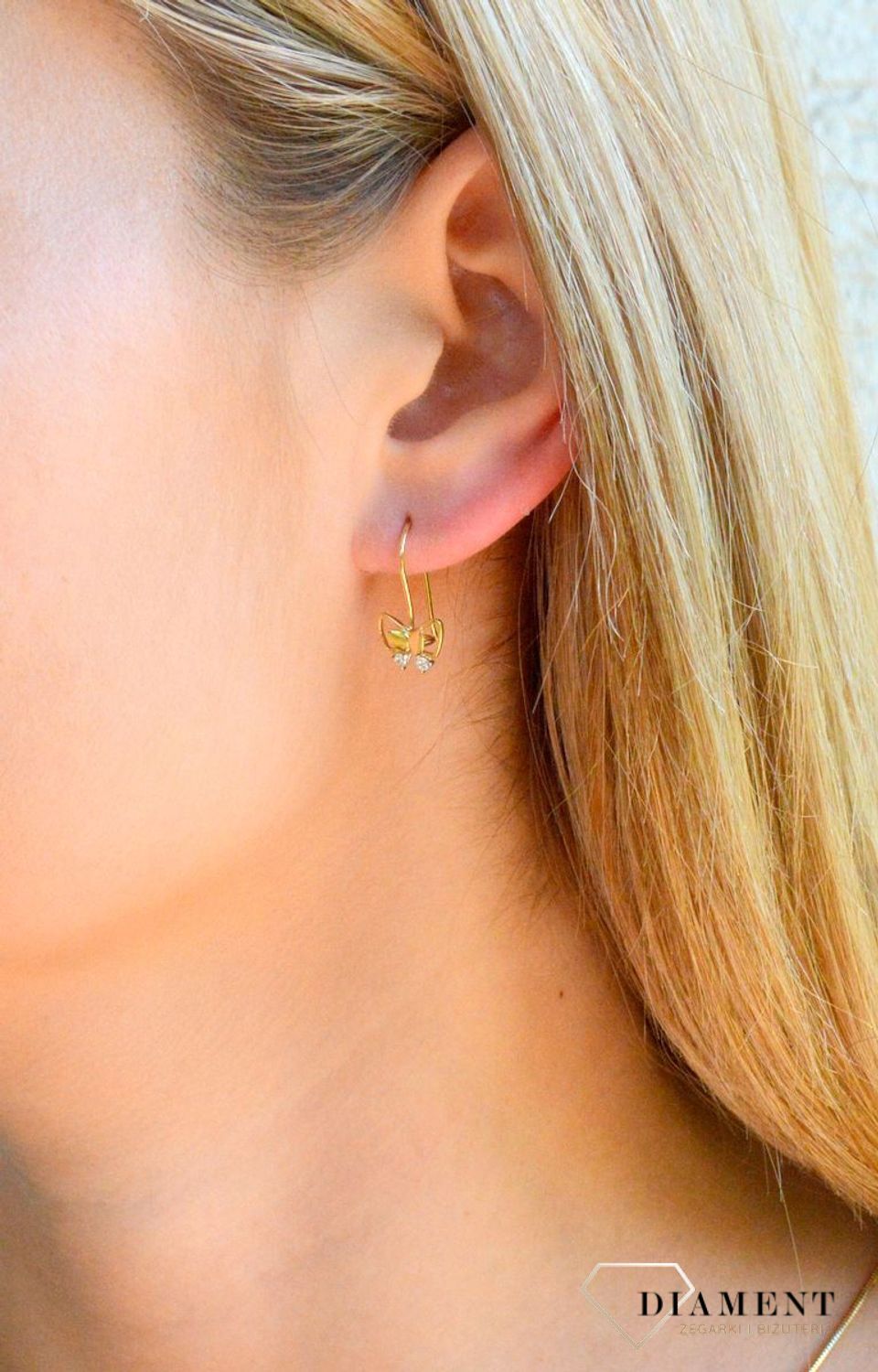 Złote kolczyki damskie 585 wiszące motylki z cyrkoniami DIA-KLC-11425-585. Złote kolczyki damskie. Złote kolczyki wiszące dla dziewczynki. Kolczyki złote z cyrkoniami. Złote kolczyki wiszące na prezent (1).jpg