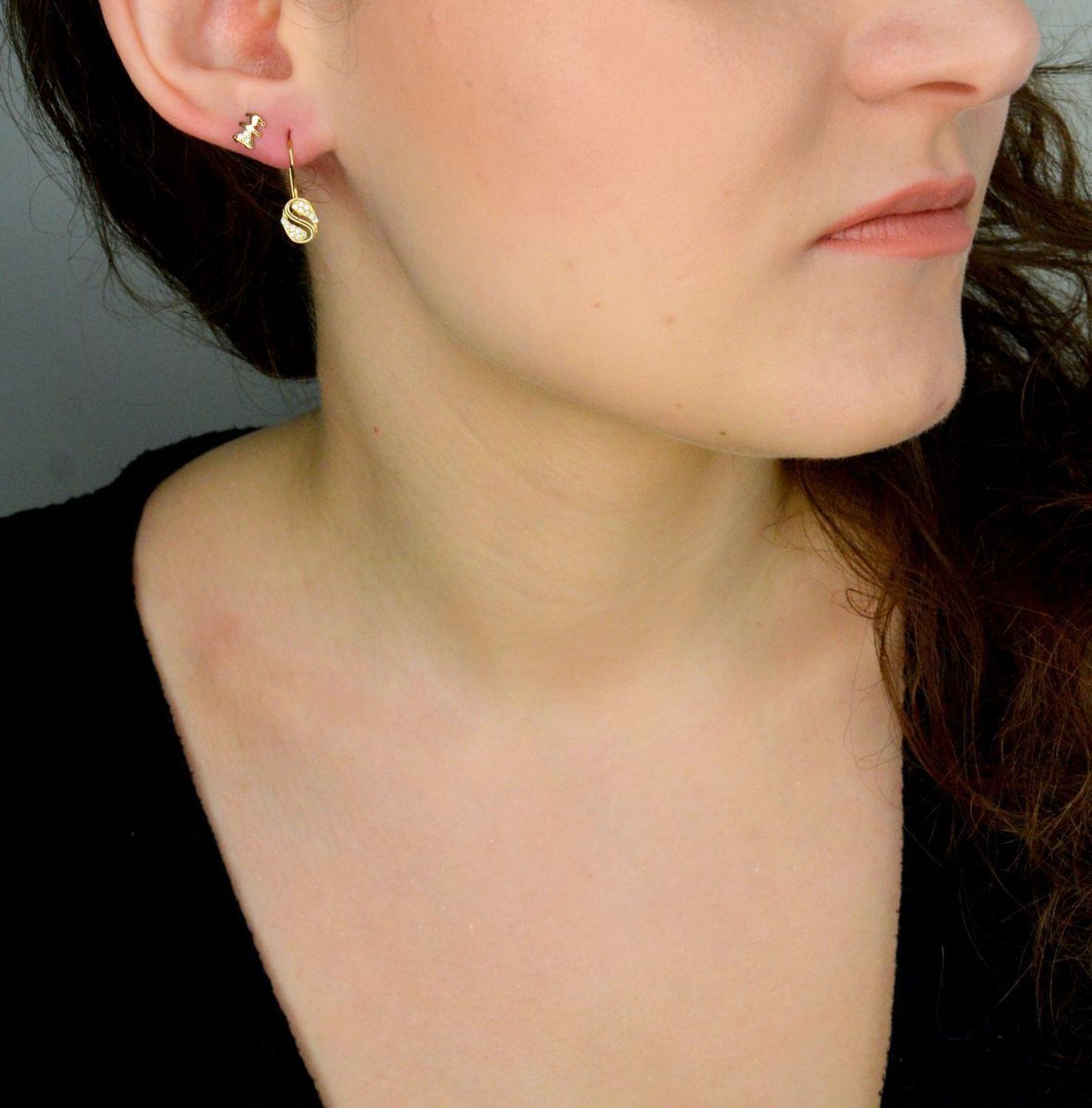 Złote kolczyki damskie 585 wiszące z cyrkoniami DIA-KLC-11426-585. Złote kolczyki damskie. Złote kolczyki wiszące dla dziewczynki. Kolczyki złote z cyrkoniami. Złote kolczyki wiszące na prezent.1.jpg