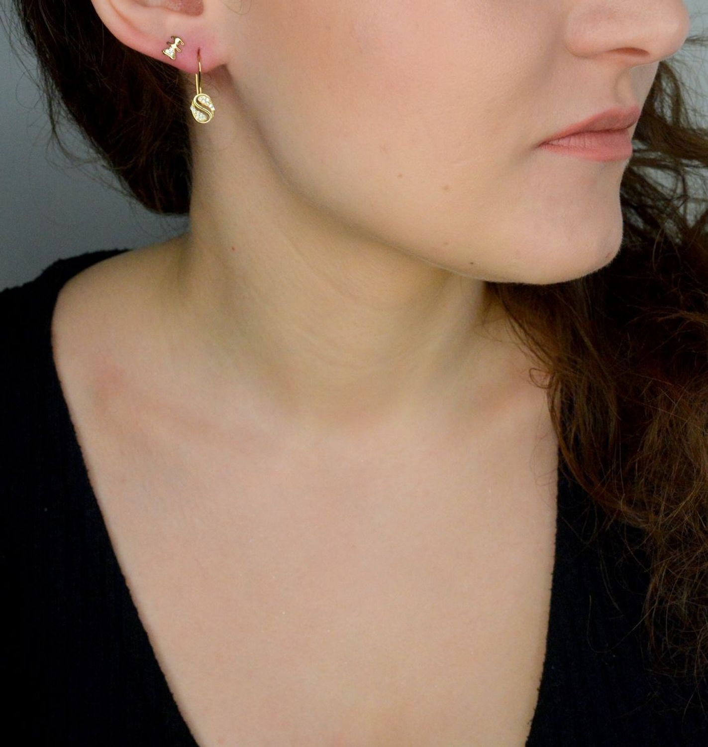 Złote kolczyki damskie 585 wiszące z cyrkoniami DIA-KLC-11426-585. Złote kolczyki damskie. Złote kolczyki wiszące dla dziewczynki. Kolczyki złote z cyrkoniami. Złote kolczyki wiszące na prezent.1.jpg