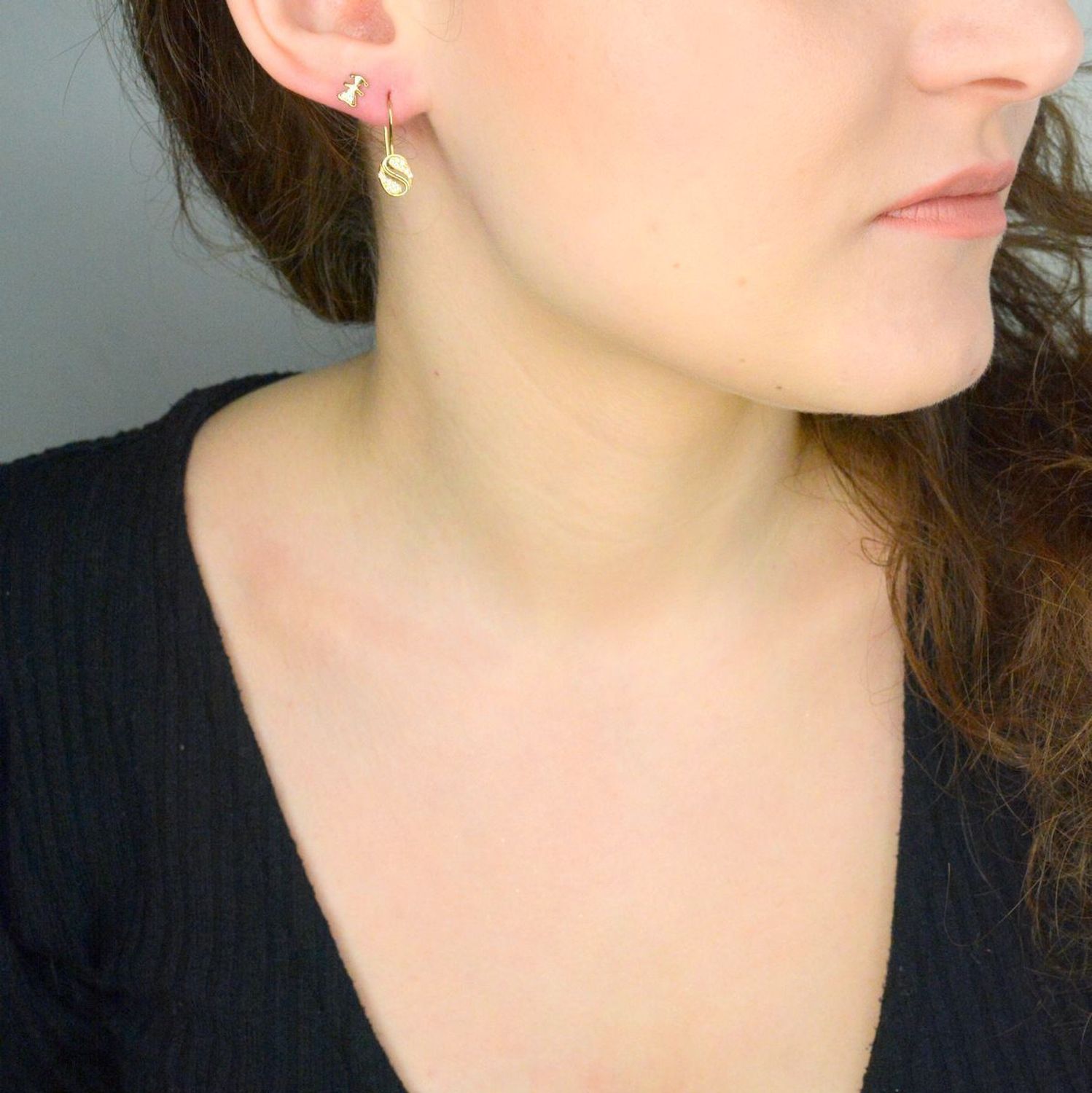 Złote kolczyki damskie 585 wiszące z cyrkoniami DIA-KLC-11426-585. Złote kolczyki damskie. Złote kolczyki wiszące dla dziewczynki. Kolczyki złote z cyrkoniami. Złote kolczyki wiszące na prezent.1.jpg