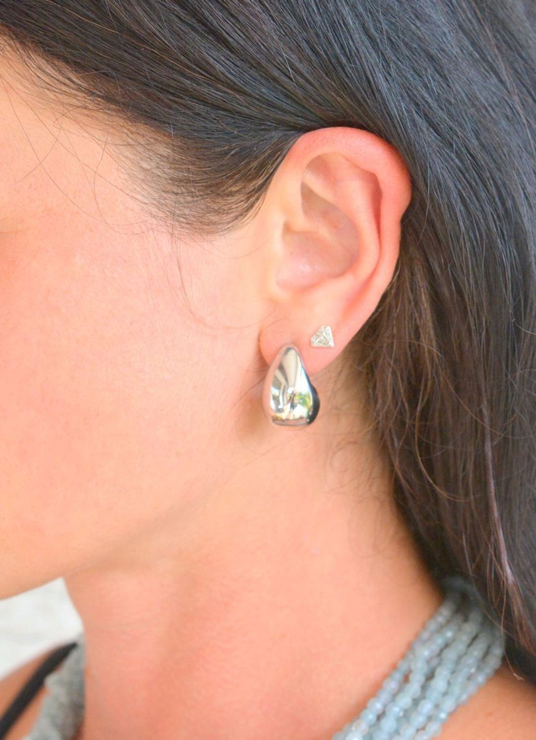 Srebrne kolczyki damskie 925 gładkie szerokie łezki  DIA-KLC-11468-925. Srebrne kolczyki damskie. Kolczyki srebrne łezki. Srebrne łezki na sztyft. Kolczyki modowe. Kolczyki srebrne szerokie łezki na prezent..jpg