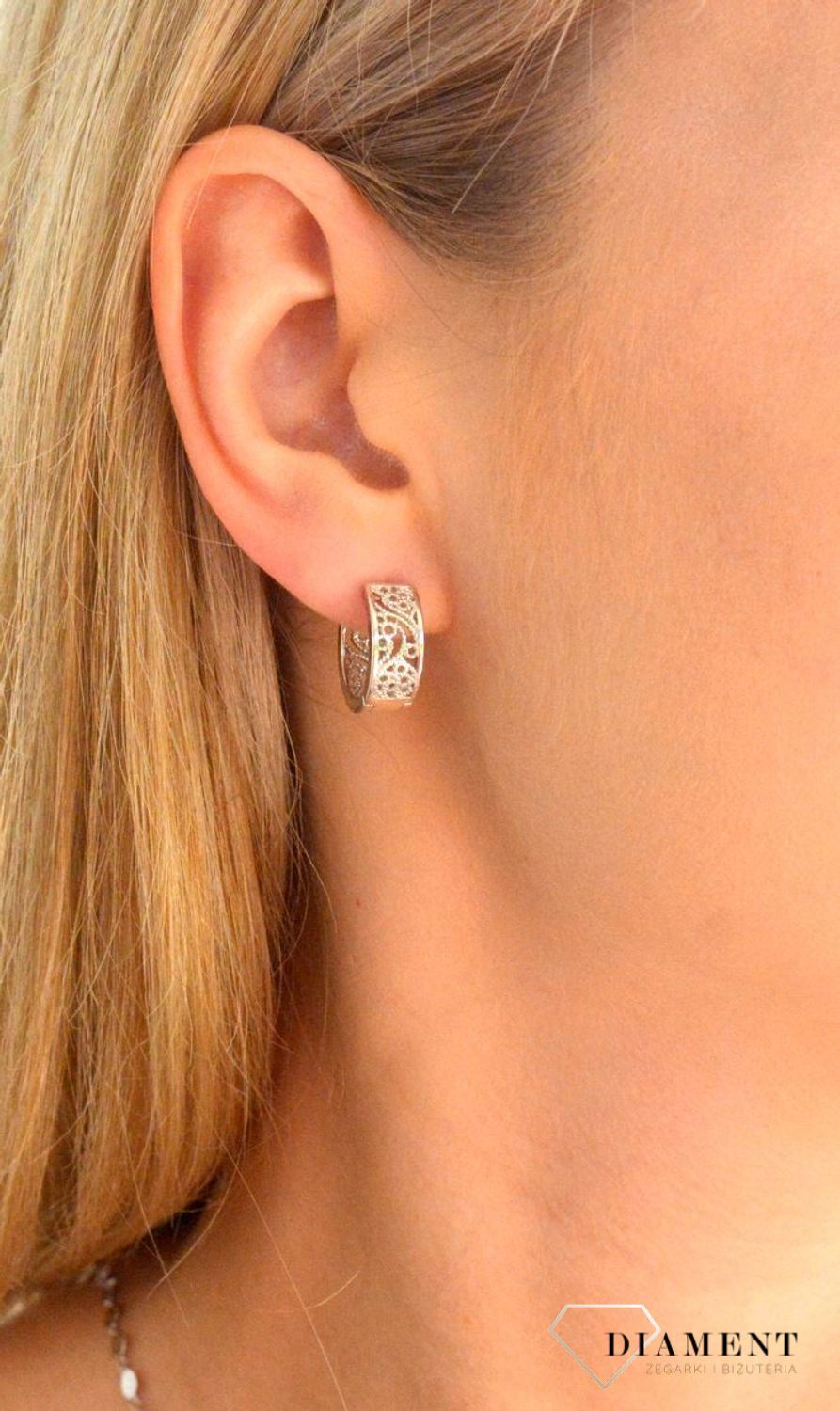 Srebrne kolczyki damskie 925 kółka z cyrkoniami DIA-KLC-11473-925. Srebrne kolczyki damskie. Kolczyki srebrne kółka z cyrkoniami. Srebrne koła na zatrzask. Kolczyki modowe. Kolczyki srebrne koła na prezent (4).jpg