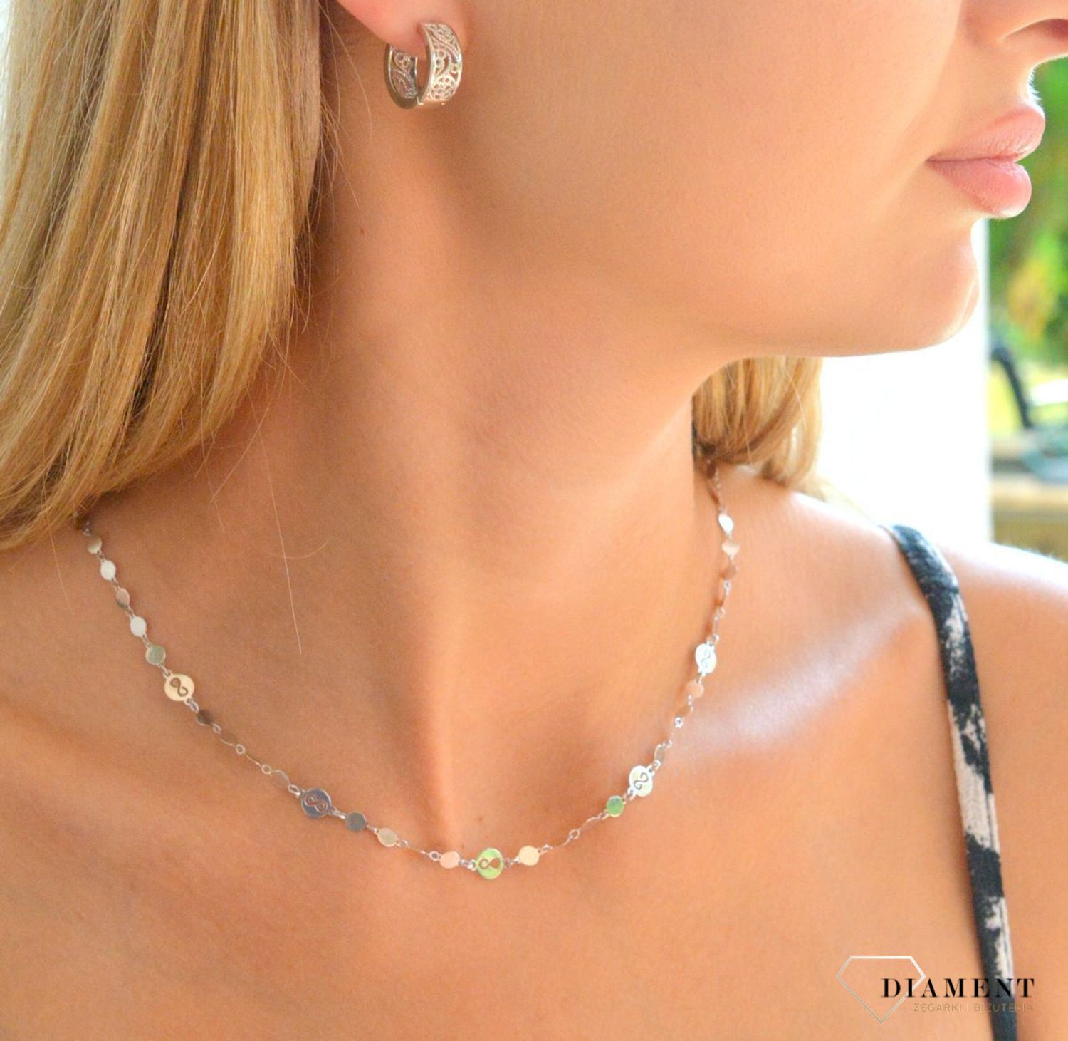 Srebrne kolczyki damskie 925 kółka z cyrkoniami DIA-KLC-11473-925. Srebrne kolczyki damskie. Kolczyki srebrne kółka z cyrkoniami. Srebrne koła na zatrzask. Kolczyki modowe. Kolczyki srebrne koła na prezent (4).jpg