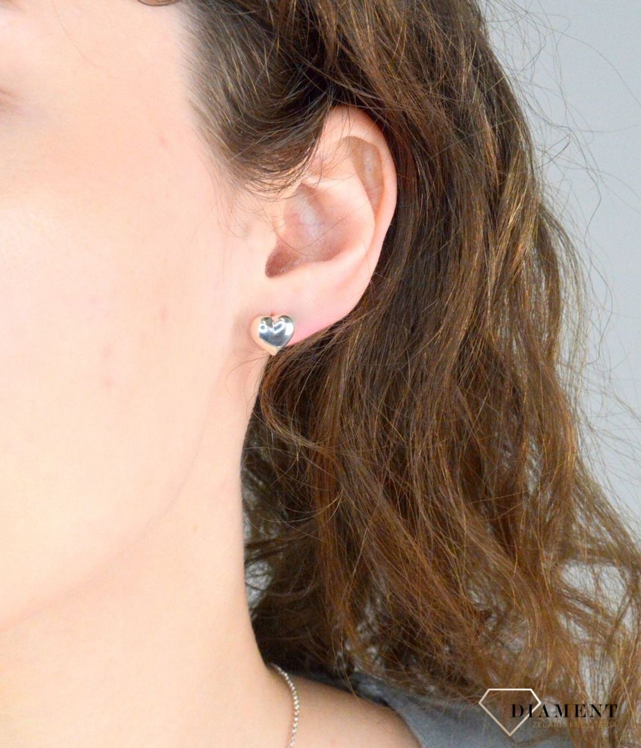 Kolczyki srebrne serca pr 925, DIA-KLC-11482-925 Srebrne kolczyki zostały wykonane z najwyższej jakości srebra próby 925. Idealny prezent dla każdej kobiety. Srebrne kolczyki posiadają bardzo wygodne1.jpg