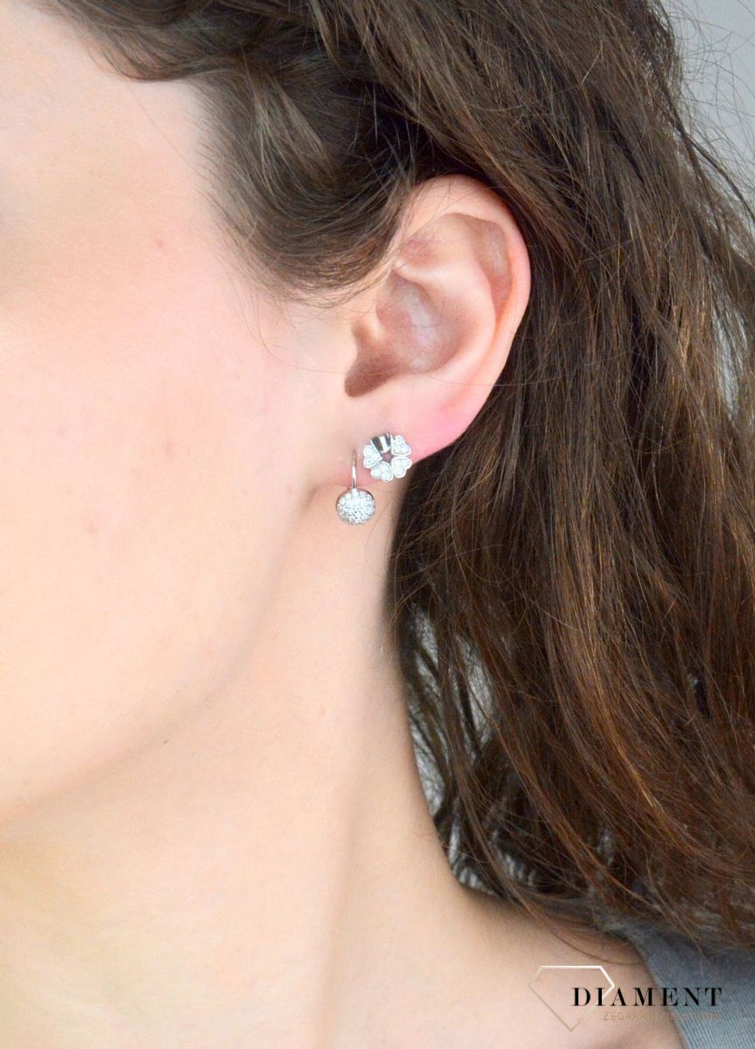 Srebrne kolczyki damskie 925 kuleczki wysadzane cyrkoniami DIA-KLC-11577-925. Srebrne kolczyki damskie. Srebrne kolczyki wiszące. Kolczyki damskie z cyrkoniami. Kolczyki srebrne na bigiel. Kolczyki srebrne 1.jpg