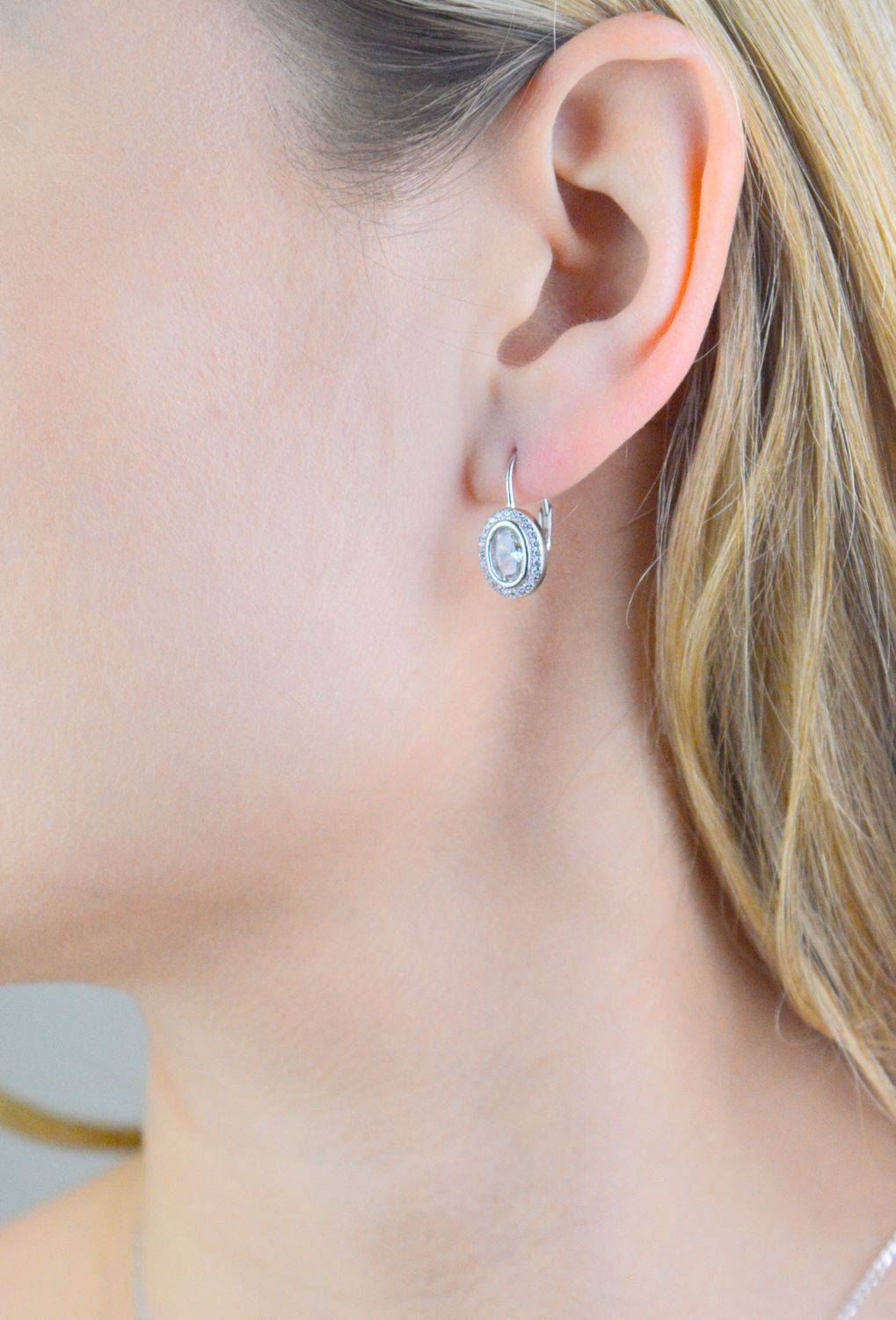 Srebrne kolczyki damskie 925 owalne wiszące z cyrkoniami DIA-KLC-11578-925.  Srebrne kolczyki damskie. Srebrne kolczyki wiszące. Kolczyki damskie z cyrkoniami. Kolczyki srebrne na bigiel. Kolczyki srebrne na prezent..jpg