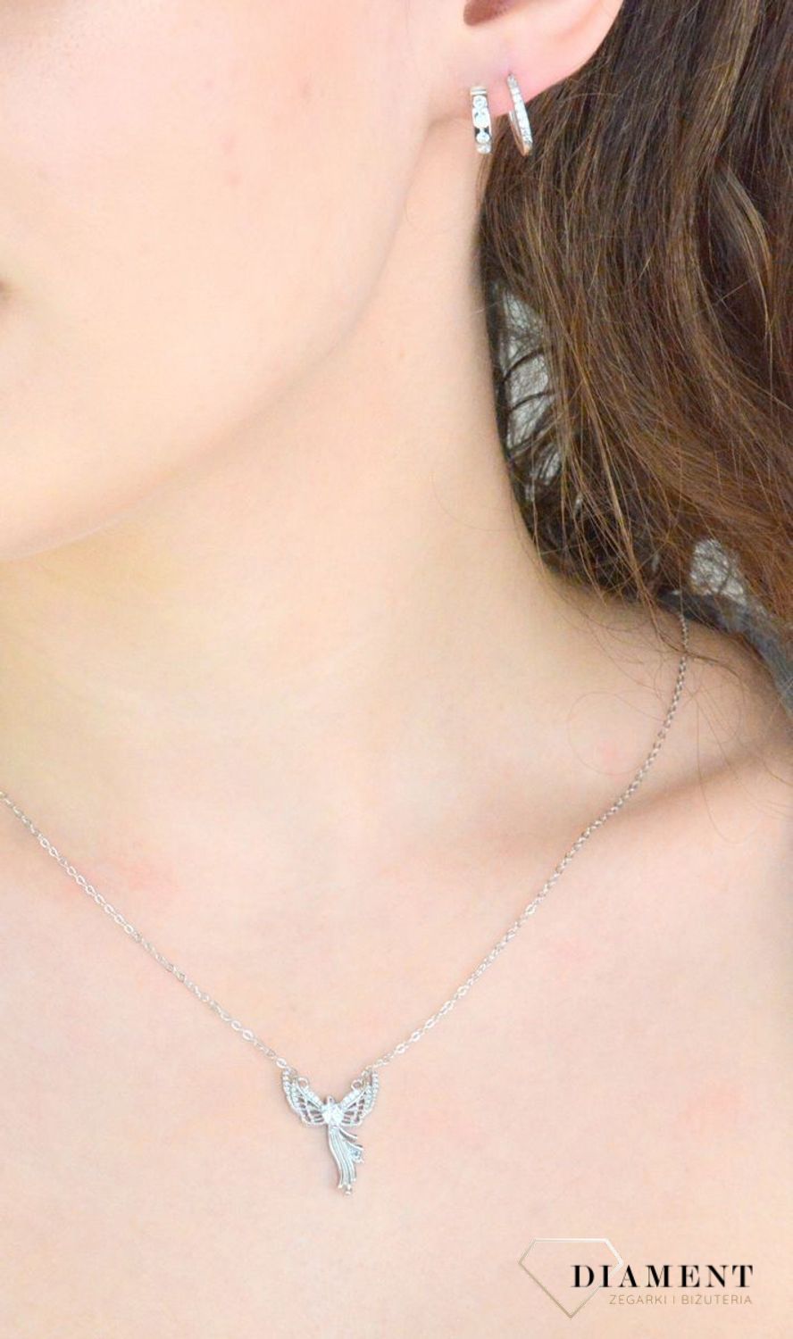 Srebrne kolczyki damskie 925 małe kółka z cyrkoniami DIA-KLC-11590-925. Srebrne kolczyki damskie. Kolczyki srebrne kółka. Małe klasyczne kółka srebrne. Kolczyki srebrne z cyrkoniami. Kolczyki damskie srebrne na prezent.1.jpg