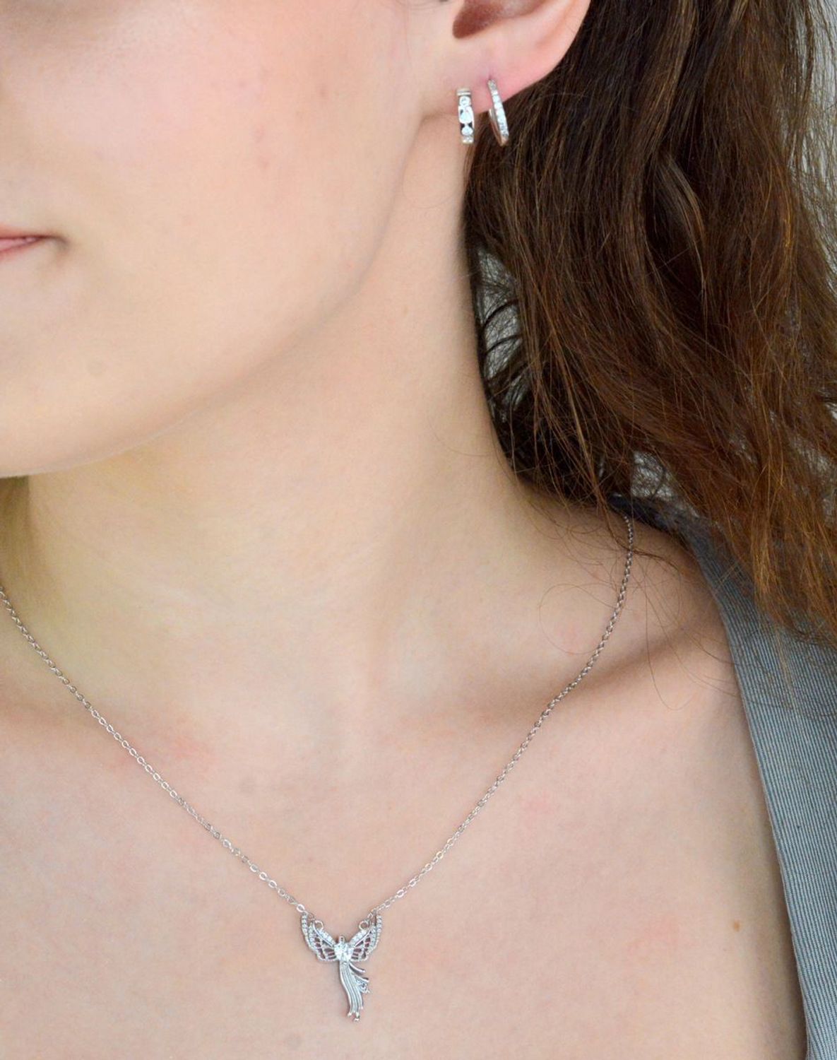 Srebrne kolczyki damskie 925 małe kółka z cyrkoniami DIA-KLC-11590-925. Srebrne kolczyki damskie. Kolczyki srebrne kółka. Małe klasyczne kółka srebrne. Kolczyki srebrne z cyrkoniami. Kolczyki damskie srebrne na prezent.1.jpg