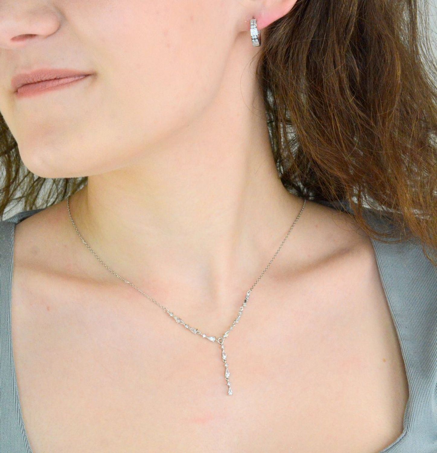 Srebrne kolczyki damskie 925 małe kółka z cyrkoniami DIA-KLC-11592-925.  Srebrne kolczyki damskie. Kolczyki srebrne kółka. Małe klasyczne kółka srebrne. Kolczyki srebrne z cyrkoniami. Kolczyki damskie srebrne na prezent.1.jpg