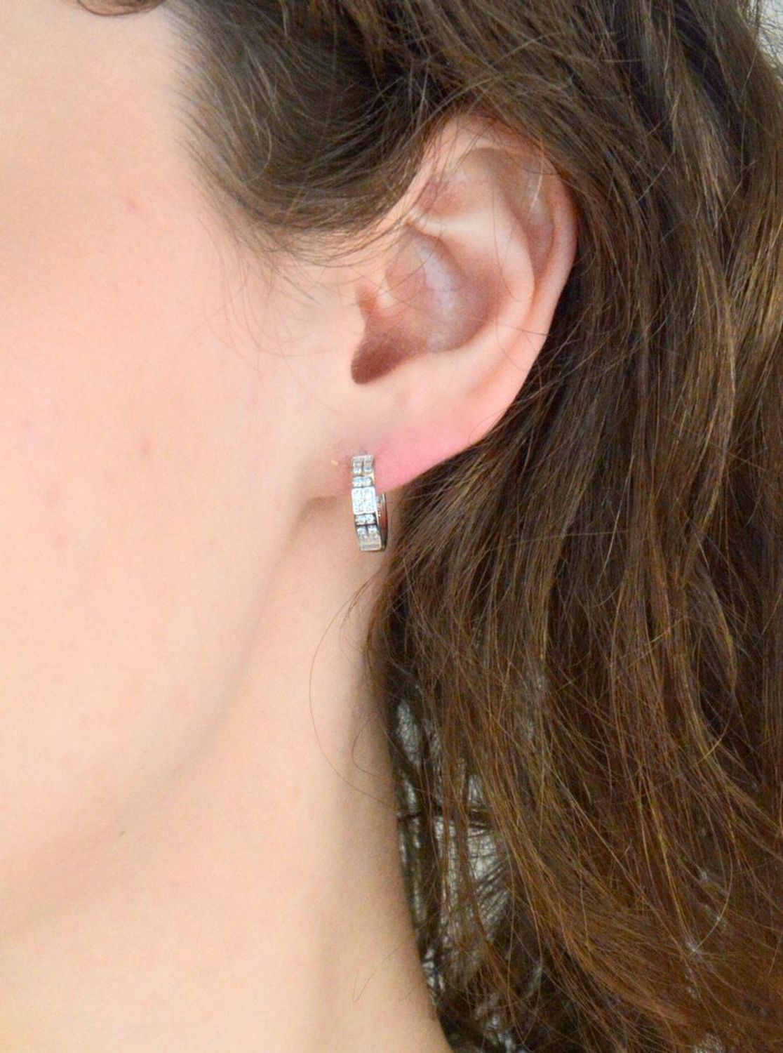 Srebrne kolczyki damskie 925 małe kółka z cyrkoniami DIA-KLC-11592-925.  Srebrne kolczyki damskie. Kolczyki srebrne kółka. Małe klasyczne kółka srebrne. Kolczyki srebrne z cyrkoniami. Kolczyki damskie srebrne na prezent.1.jpg