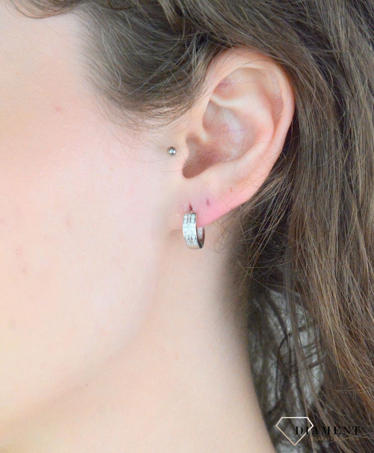 Srebrne kolczyki damskie 925 małe kółka klasyczne z cyrkoniami DIA-KLC-11593-925. Srebrne kolczyki damskie. Kolczyki srebrne kółka. Małe klasyczne kółka srebrne. Kolczyki srebrne z cyrkoniami. 1.jpg