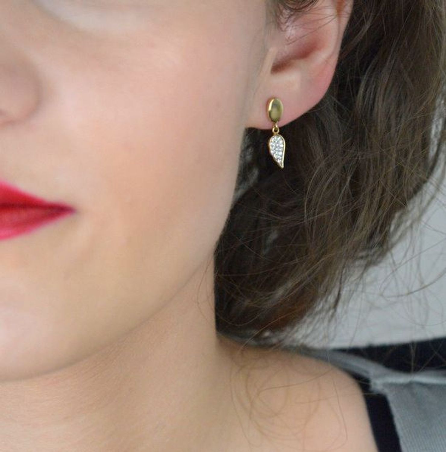 Kolczyki wiszące skrzydła z cyrkoniami próba 585, DIA-KLC-1168-585 Kolczyki wiszące w kształcie skrzydeł, ozdobione błyszczącymi cyrkoniami, 1.jpg